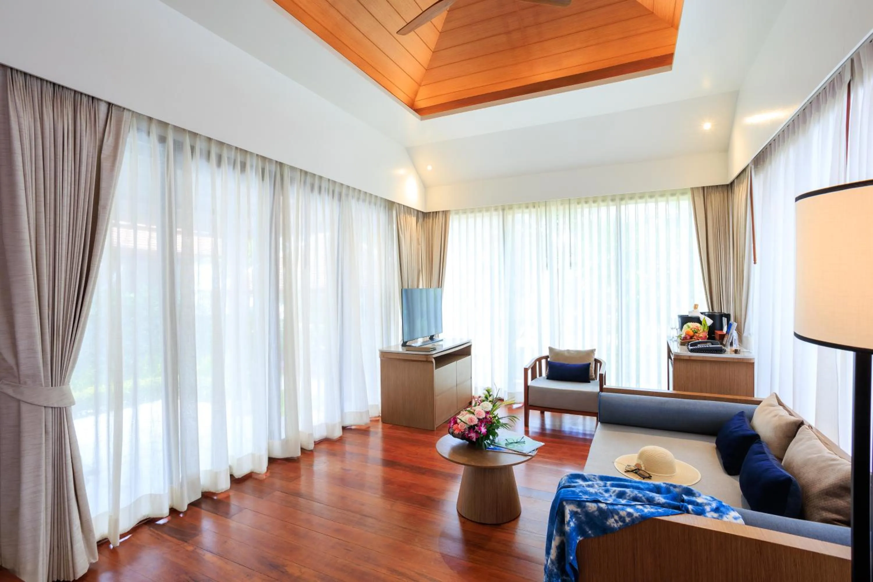 Living room in Chaweng Regent Beach Resort