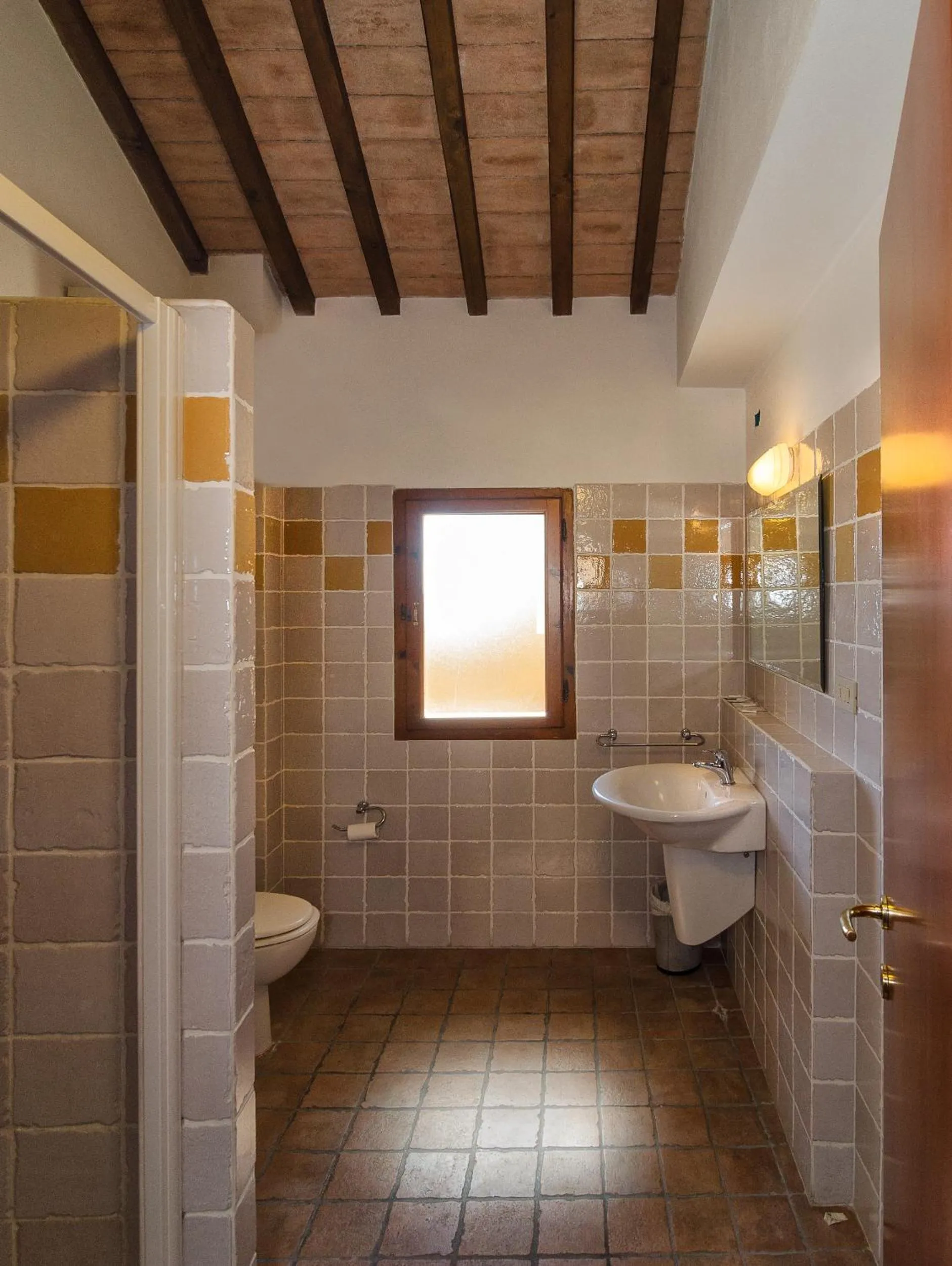 Shower in Helvetia Pisa Tower