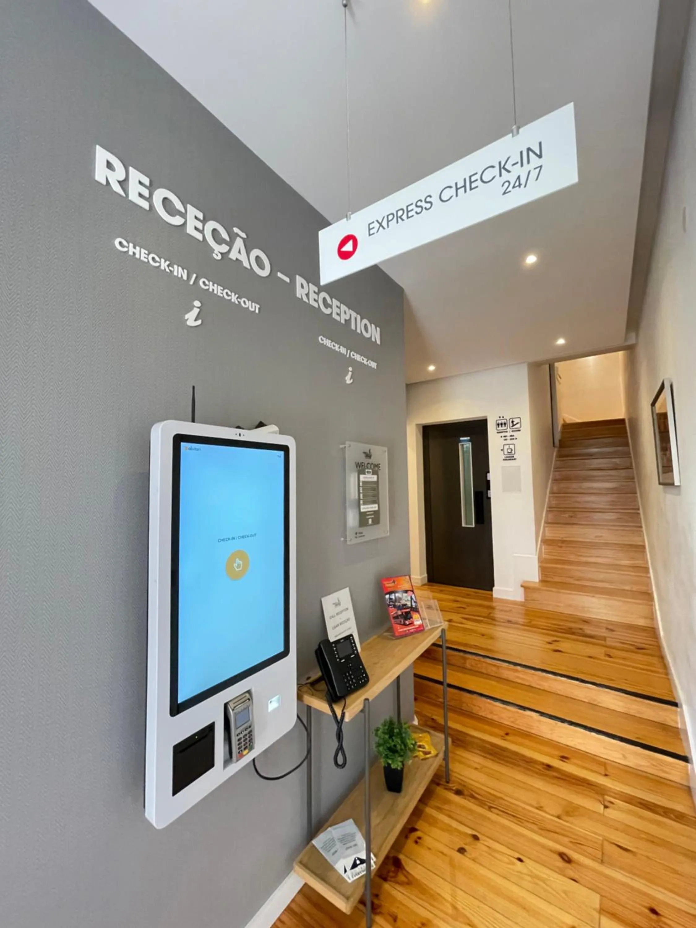 Lobby or reception in MyStay Porto Centro