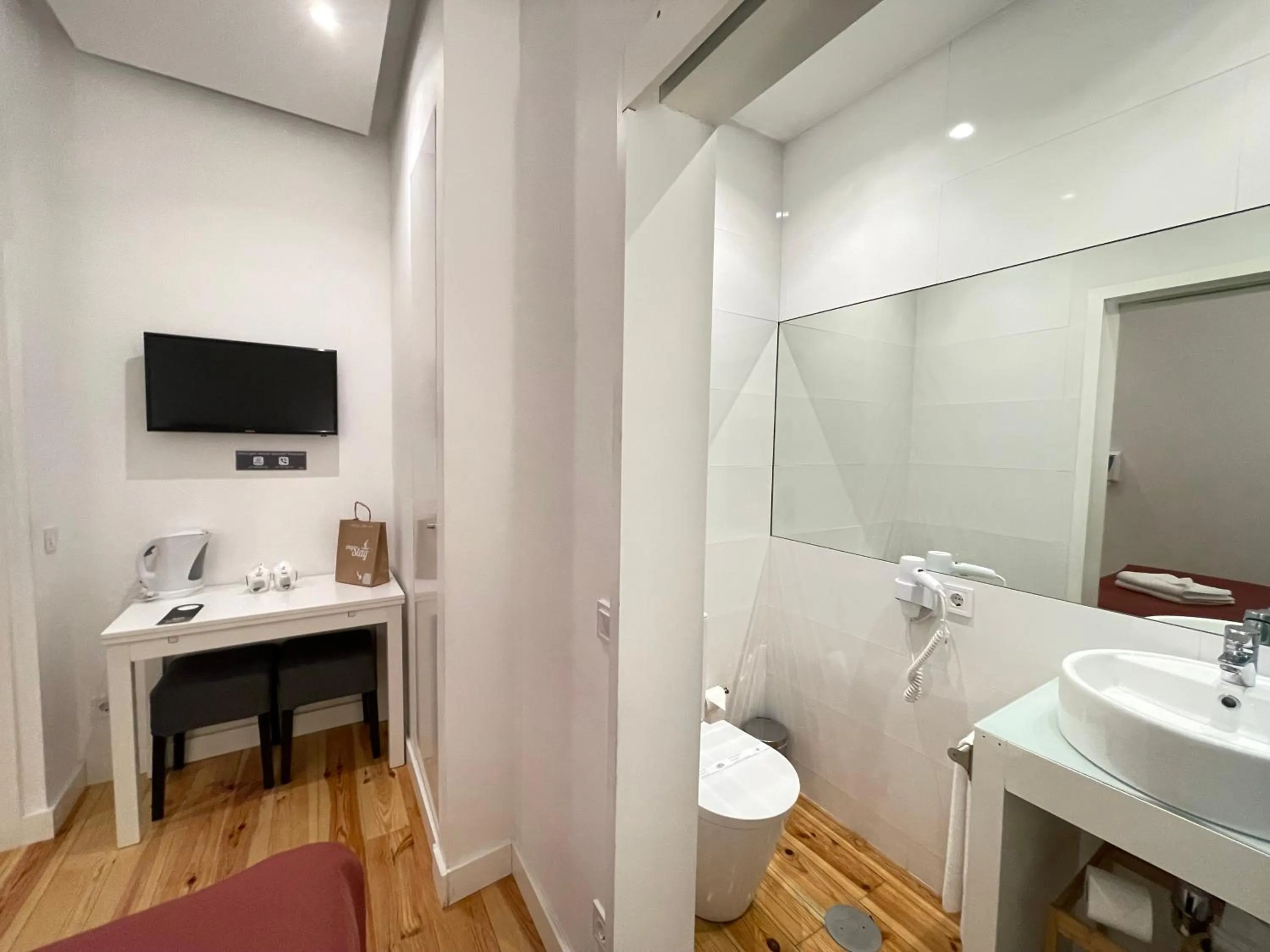 Bathroom in MyStay Porto Centro