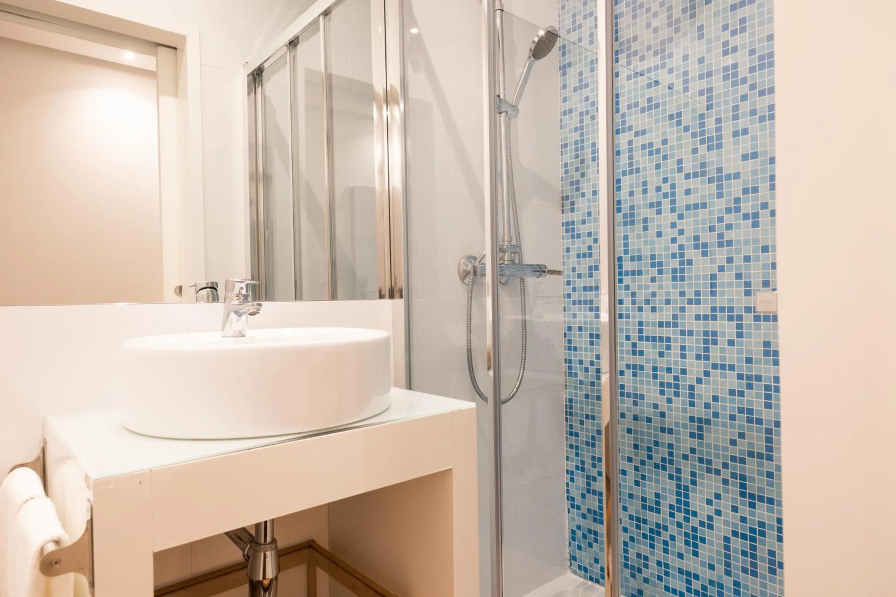 Bathroom in MyStay Porto Centro