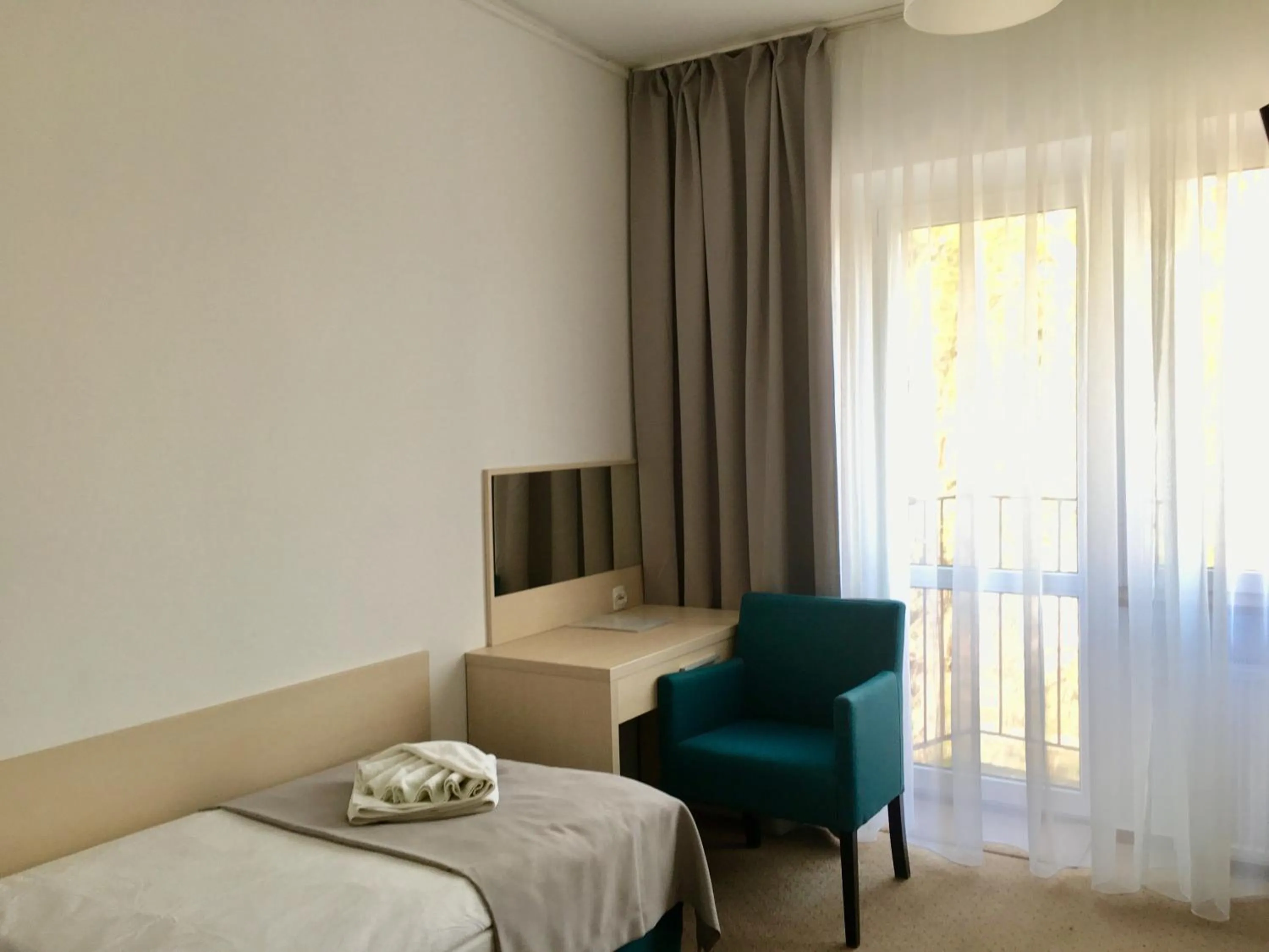 Photo of the whole room, Bed in Neptun