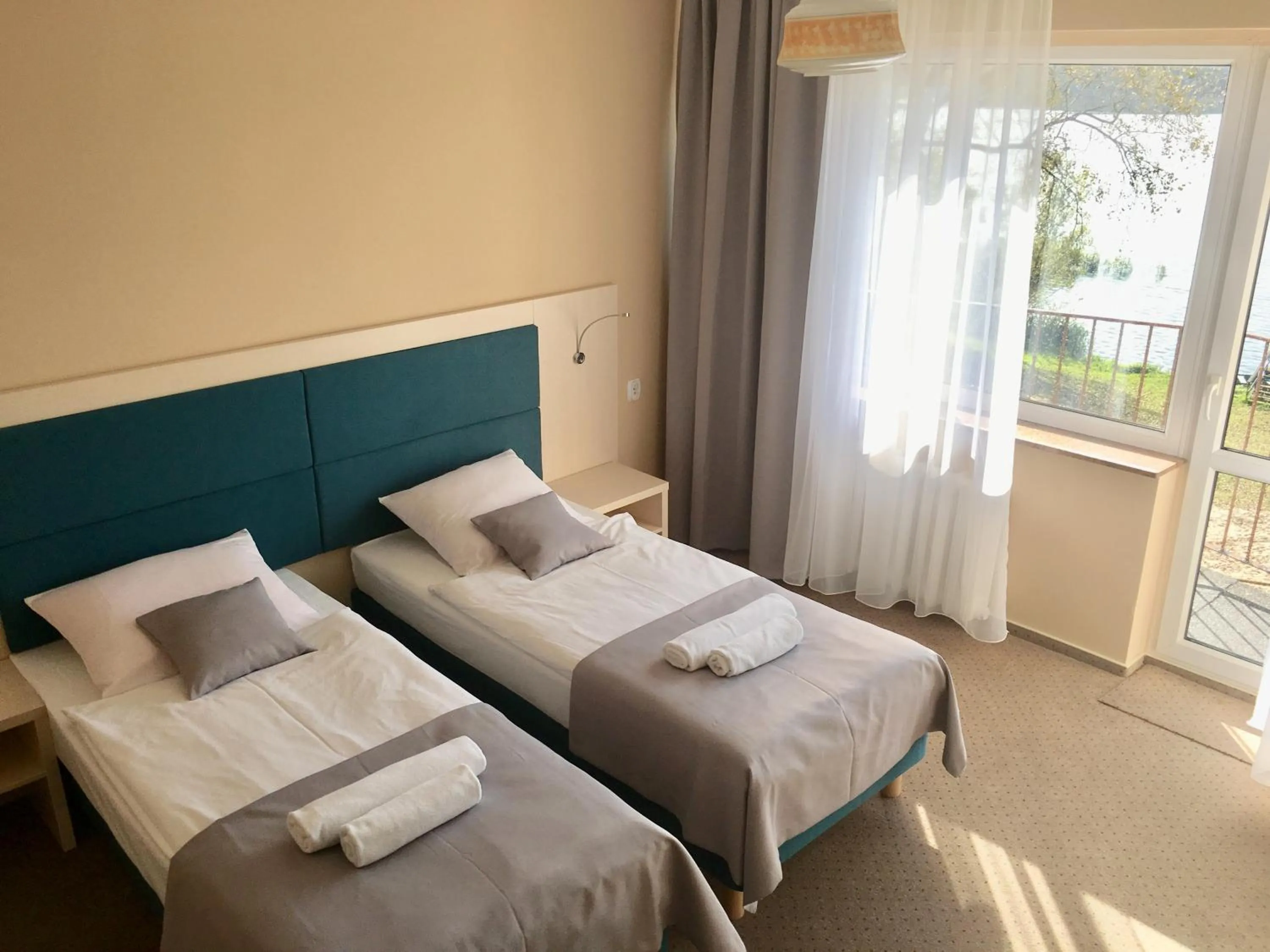 Photo of the whole room, Bed in Neptun