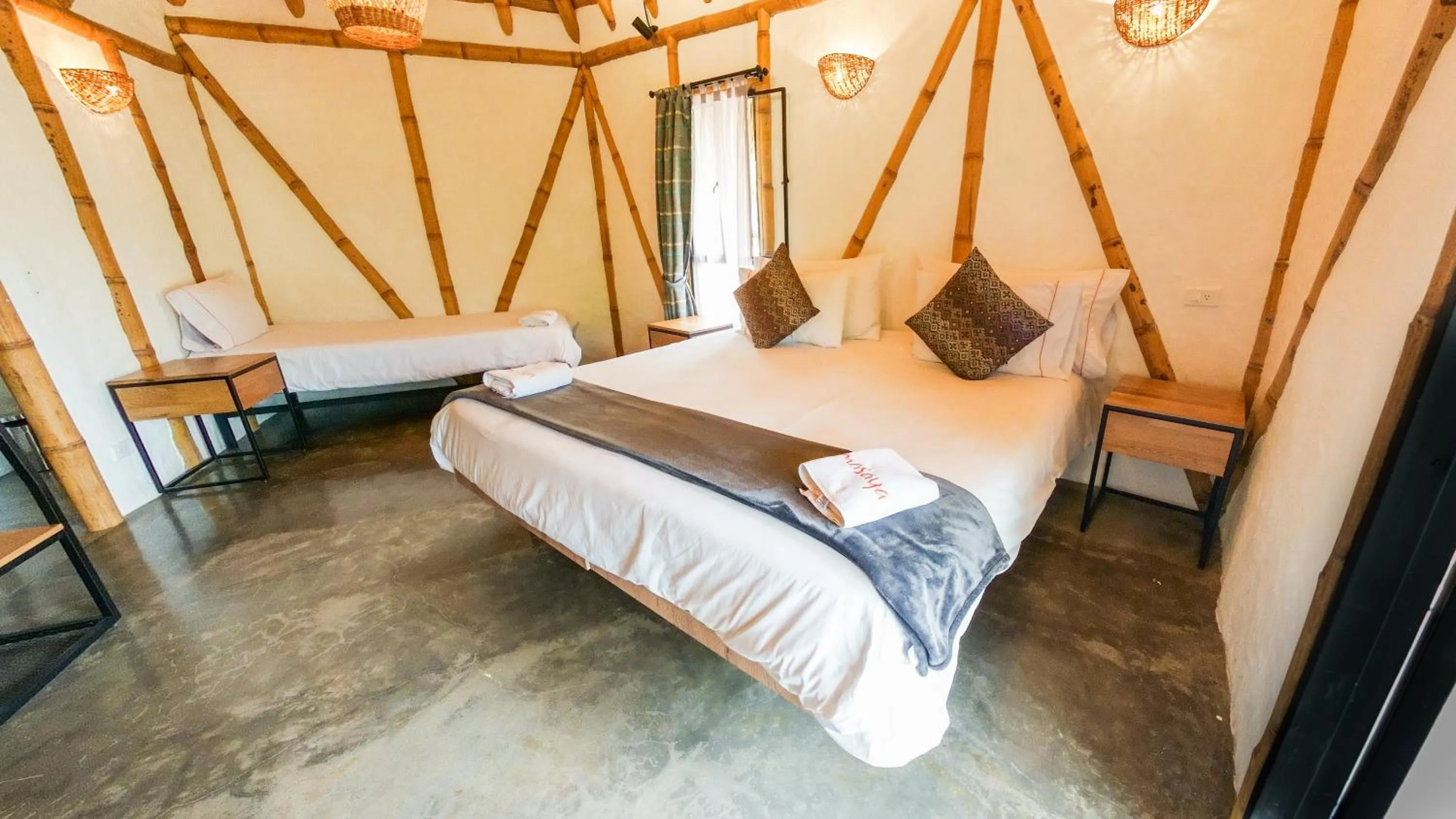 Bed in Ceiba by Masaya Collection