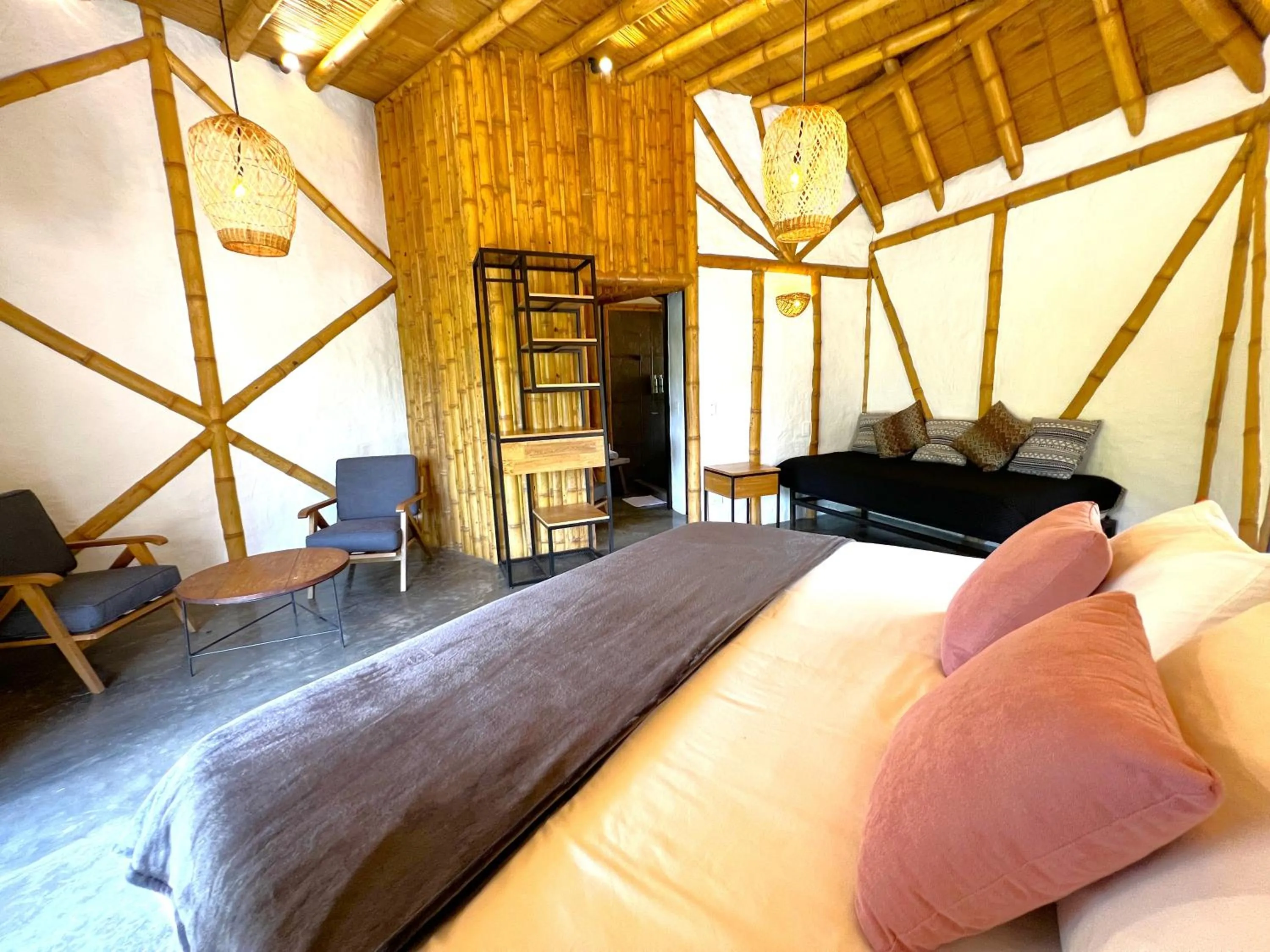 Bed in Ceiba by Masaya Collection