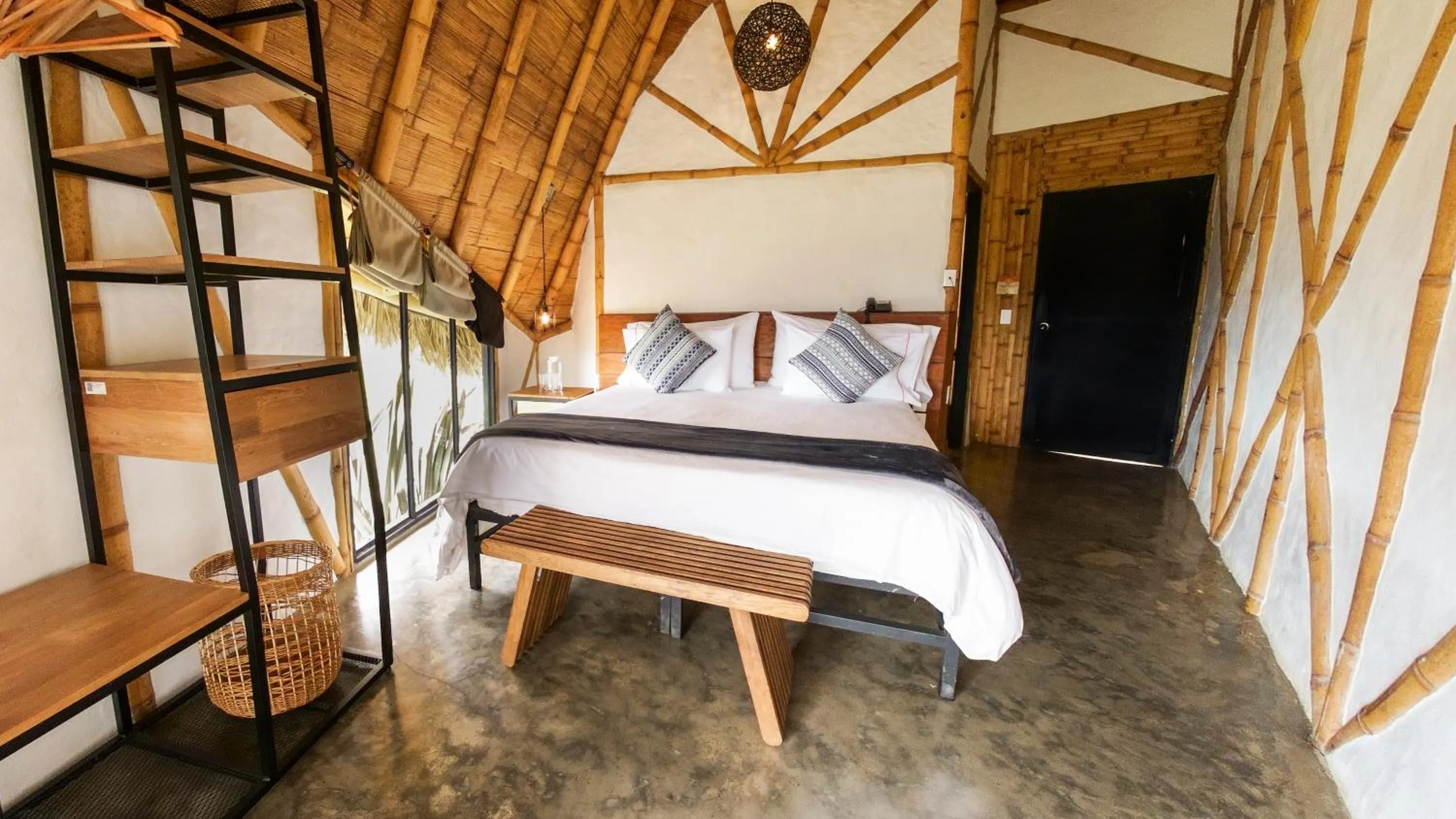 Bed in Ceiba by Masaya Collection