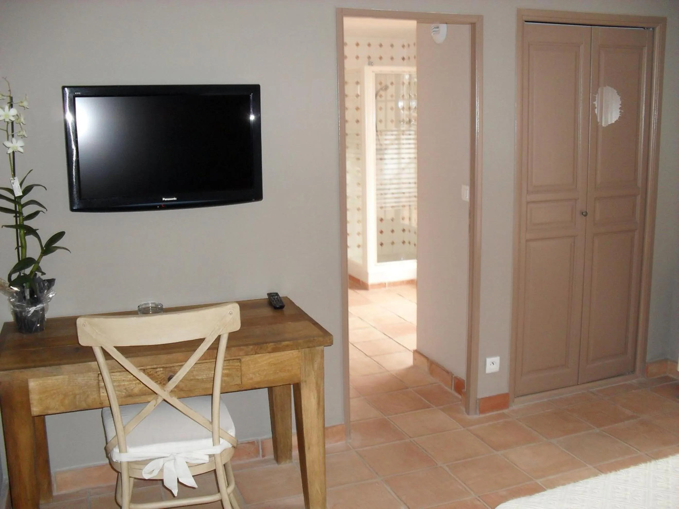 Photo of the whole room in l'Hotellerie Kouros