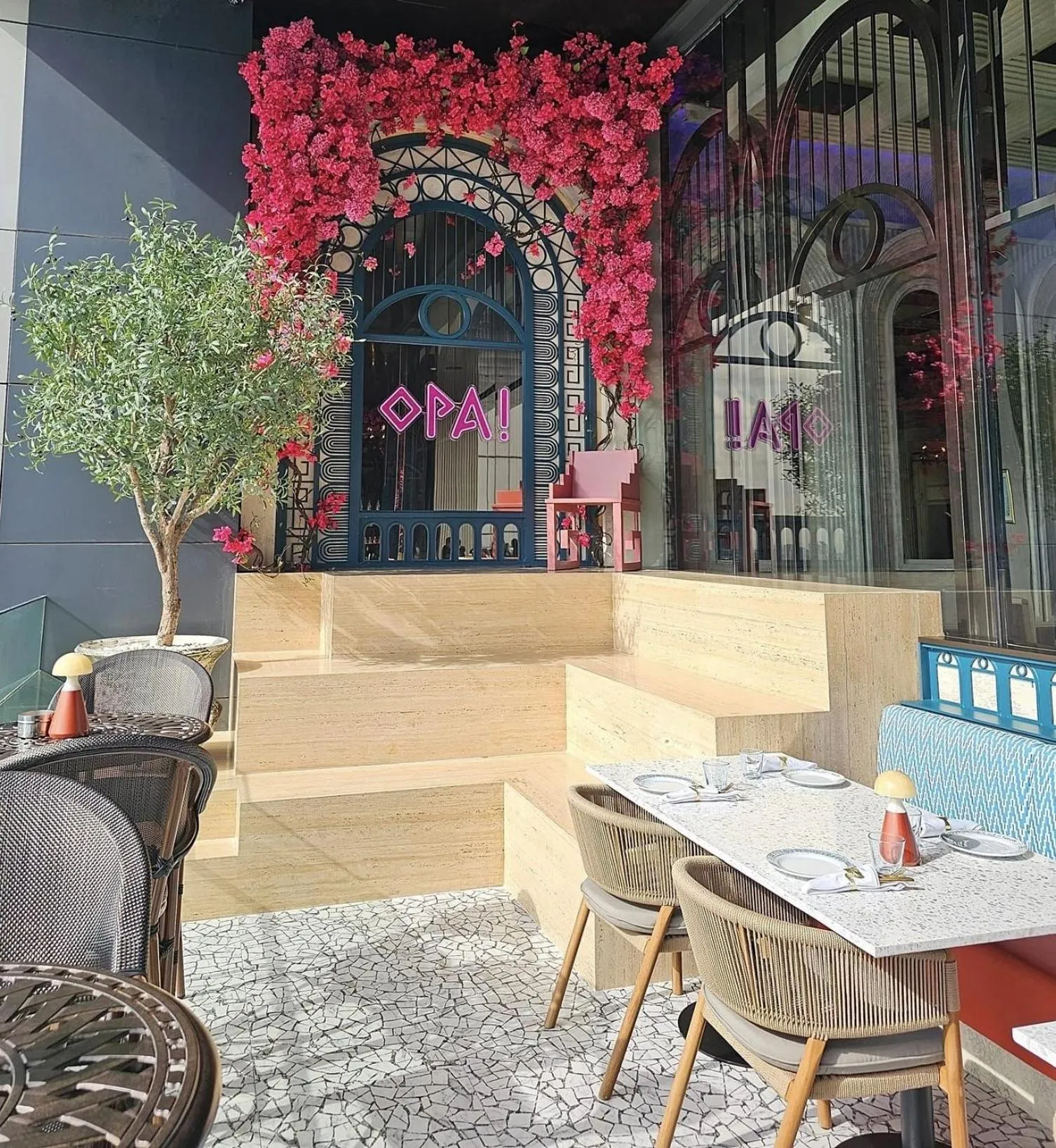 Restaurant/places to eat in Column Bangkok Hotel