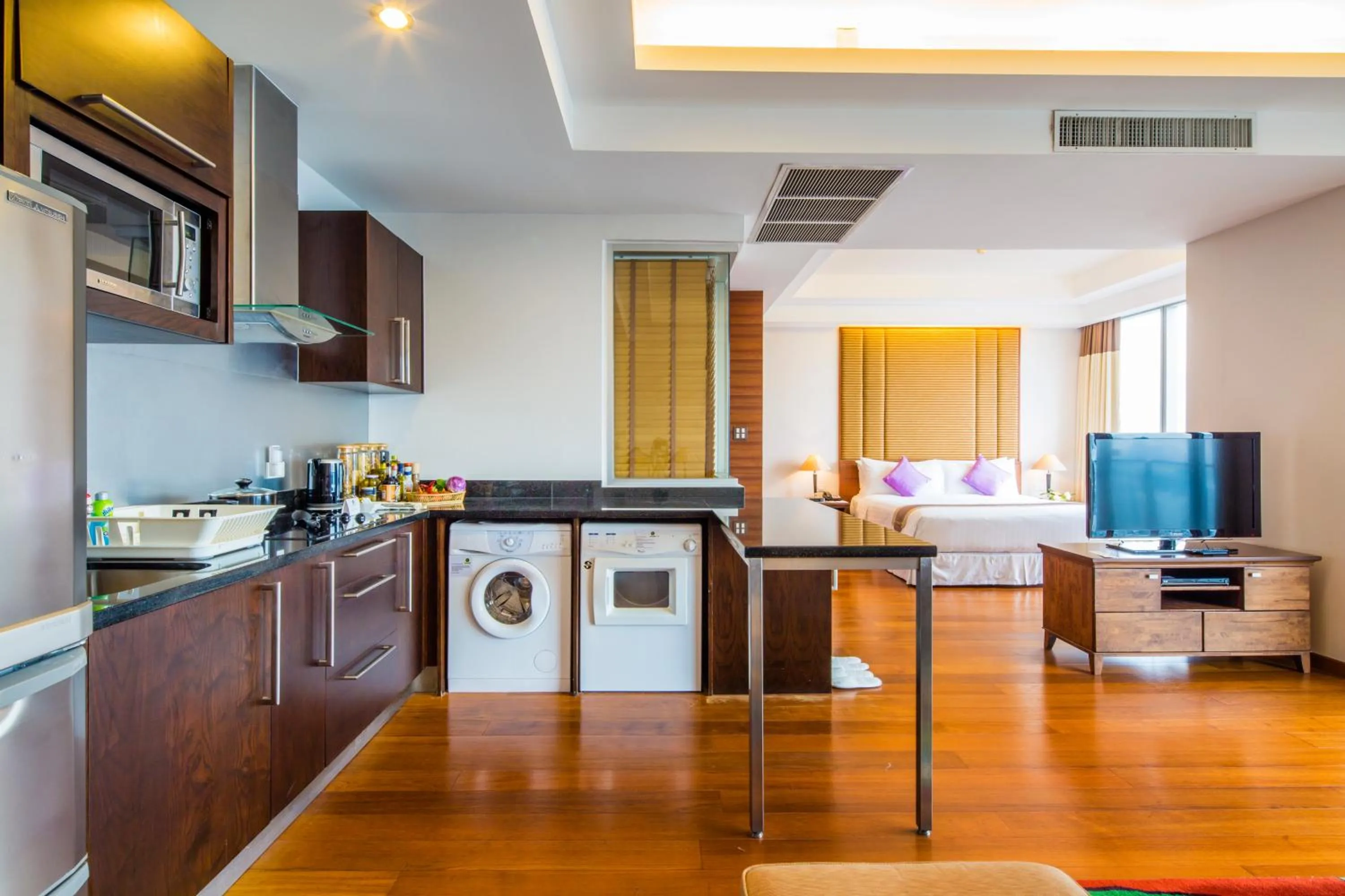 Kitchen or kitchenette in Column Bangkok Hotel