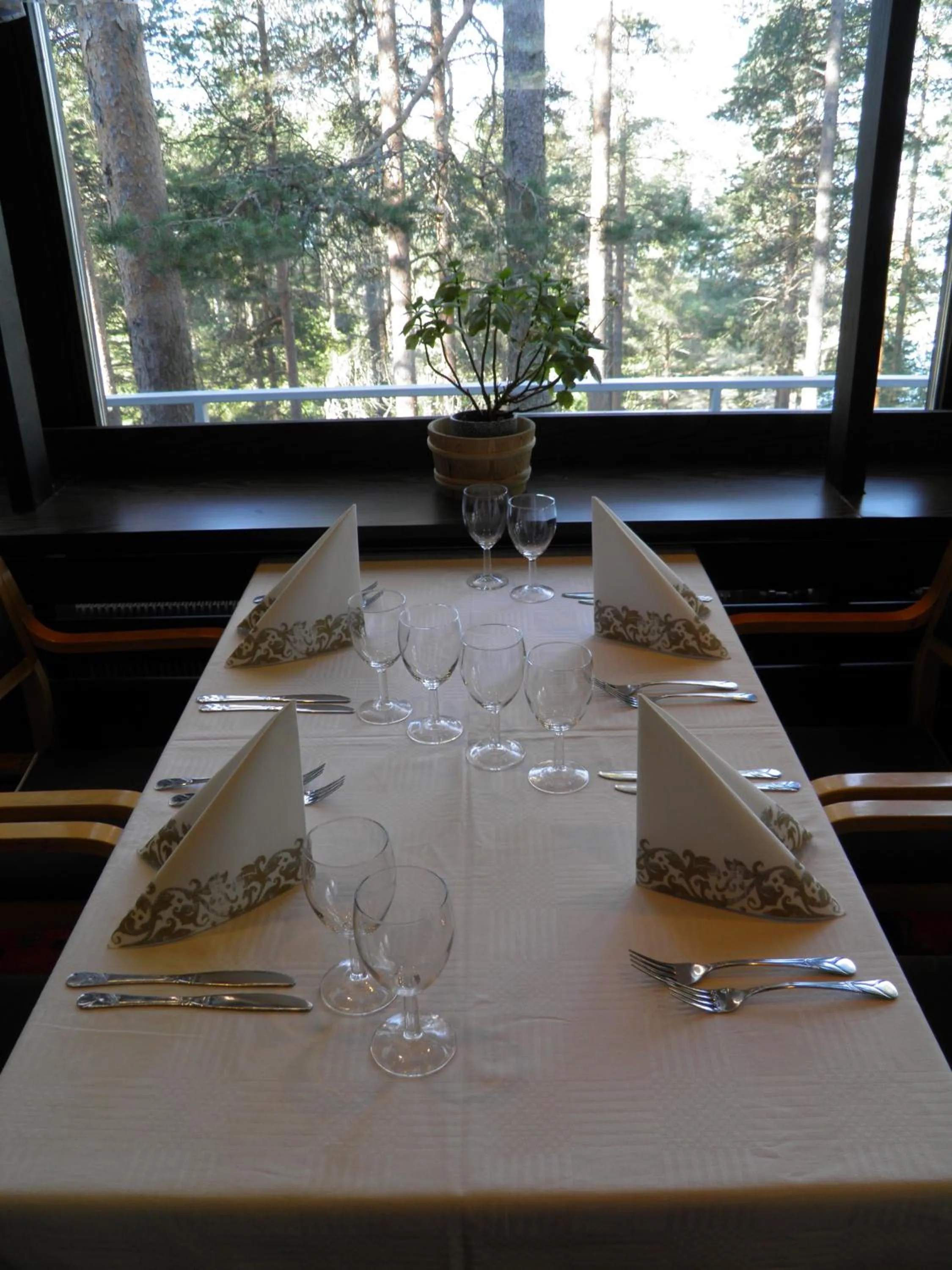 Restaurant/places to eat in Hotel Tulikettu