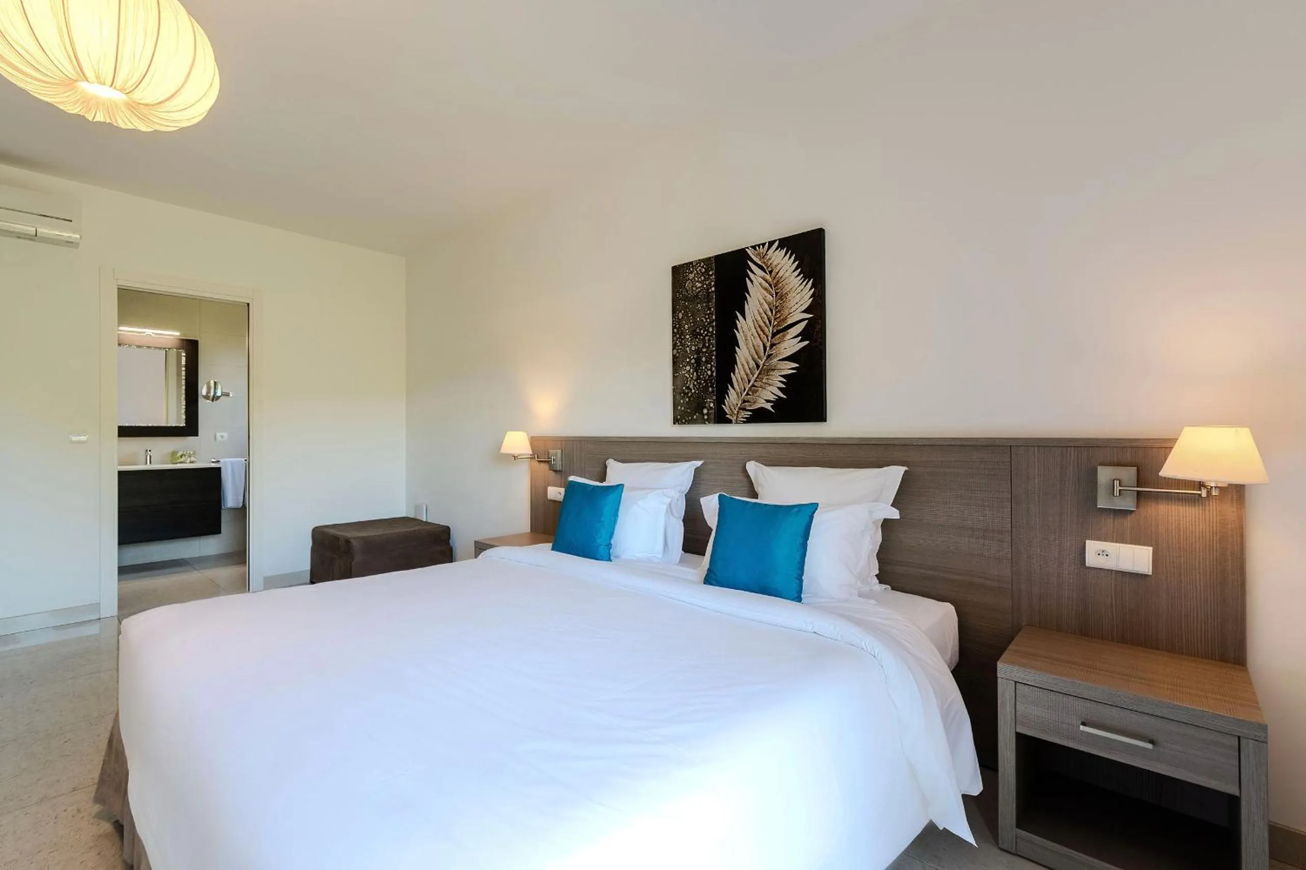 Bed in Domaine Villas Mandarine Private Pools & Spa