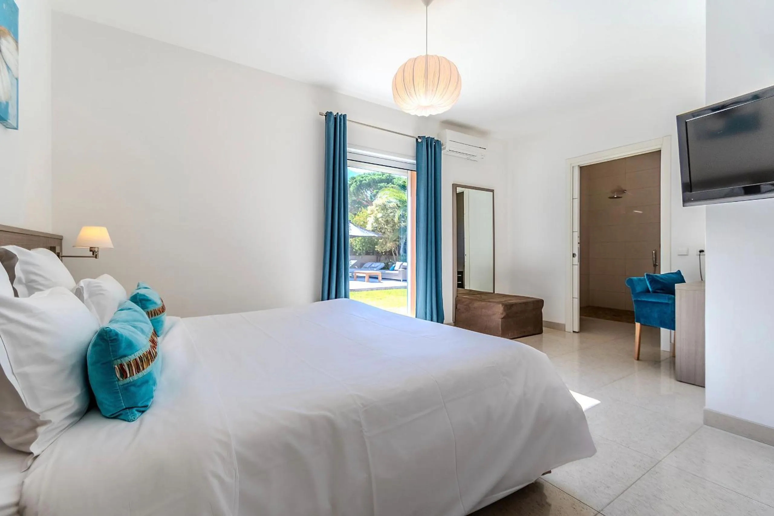 Bed in Domaine Villas Mandarine Private Pools & Spa