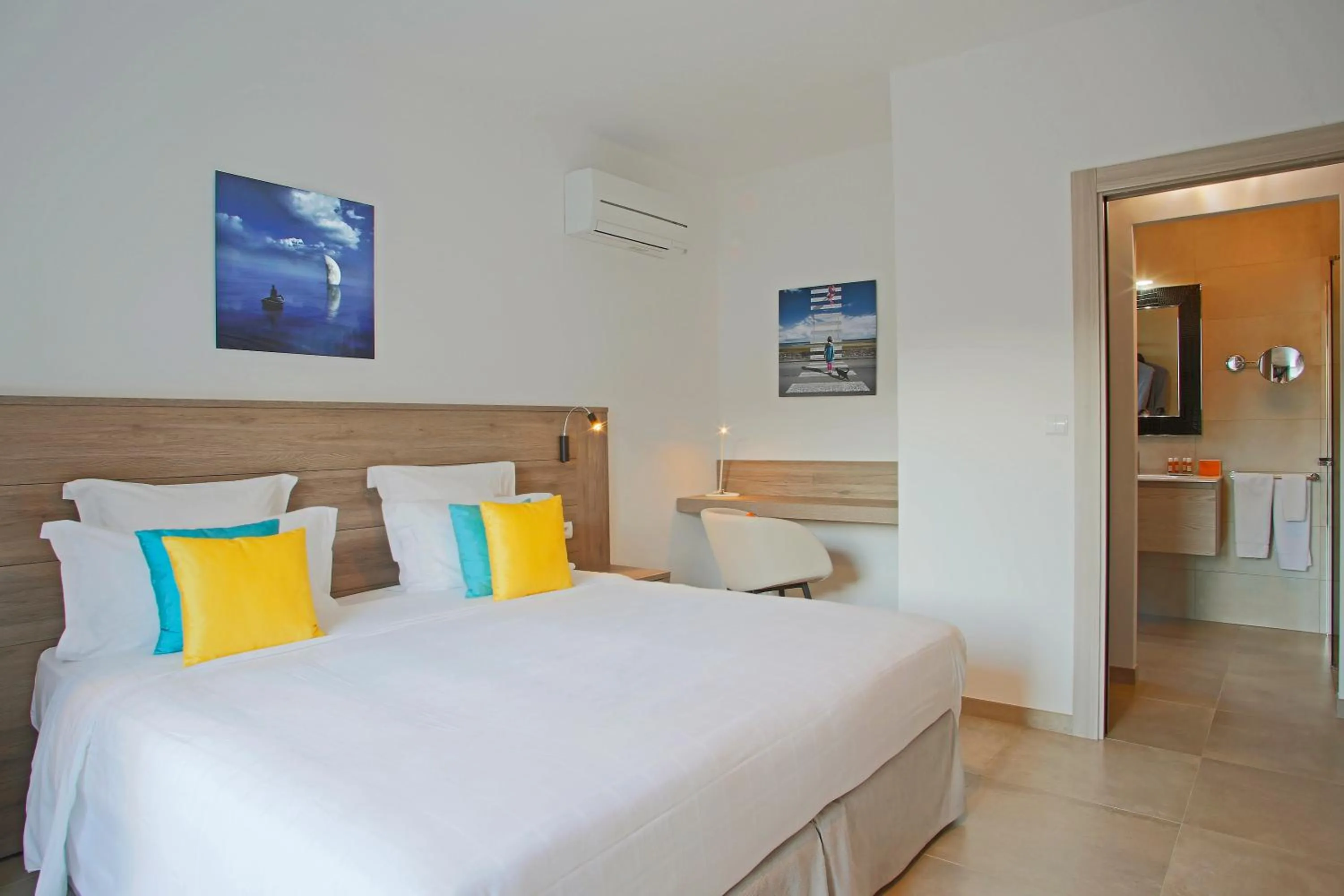 Bed in Domaine Villas Mandarine Private Pools & Spa