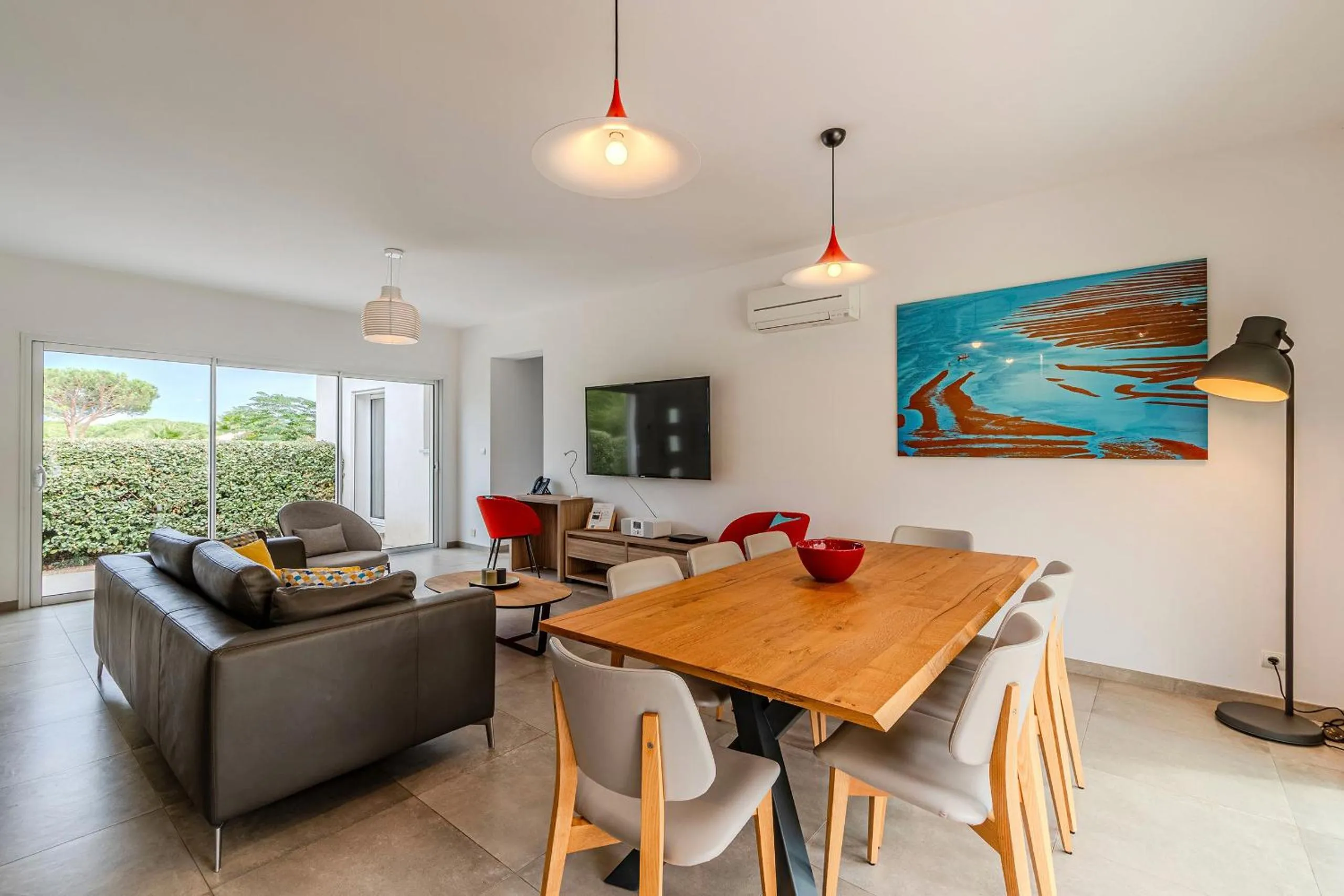 TV and multimedia in Domaine Villas Mandarine Private Pools & Spa