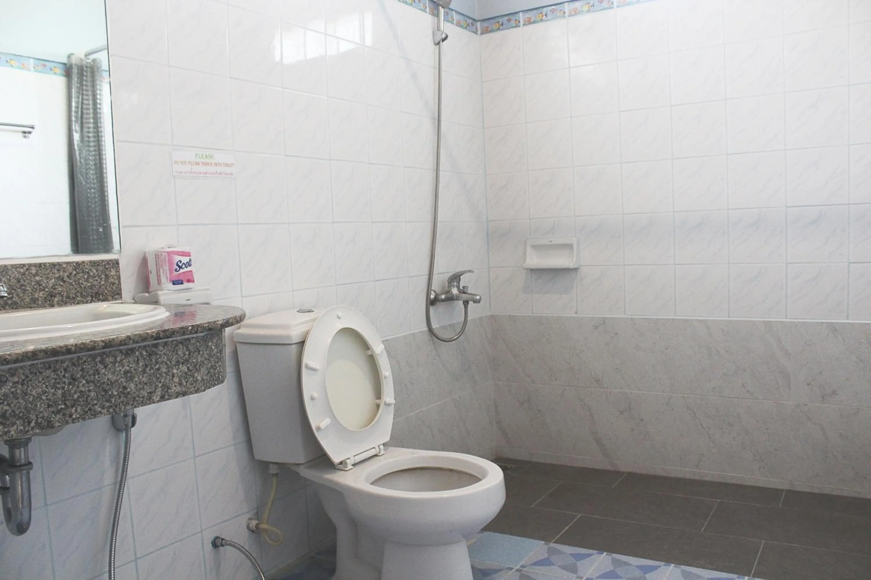 Bathroom in Sairee Hut Resort Koh Tao