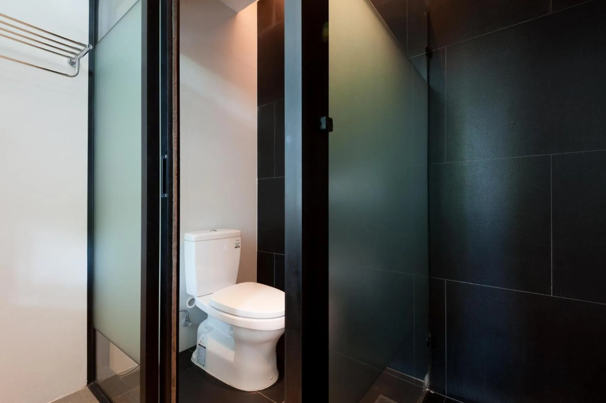 Toilet in Sairee Hut Resort Koh Tao