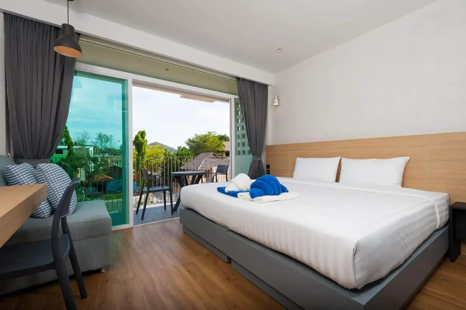 Grand Superior Room in Sairee Hut Resort Koh Tao Grand Superior Room in Sairee Hut Resort Koh Tao