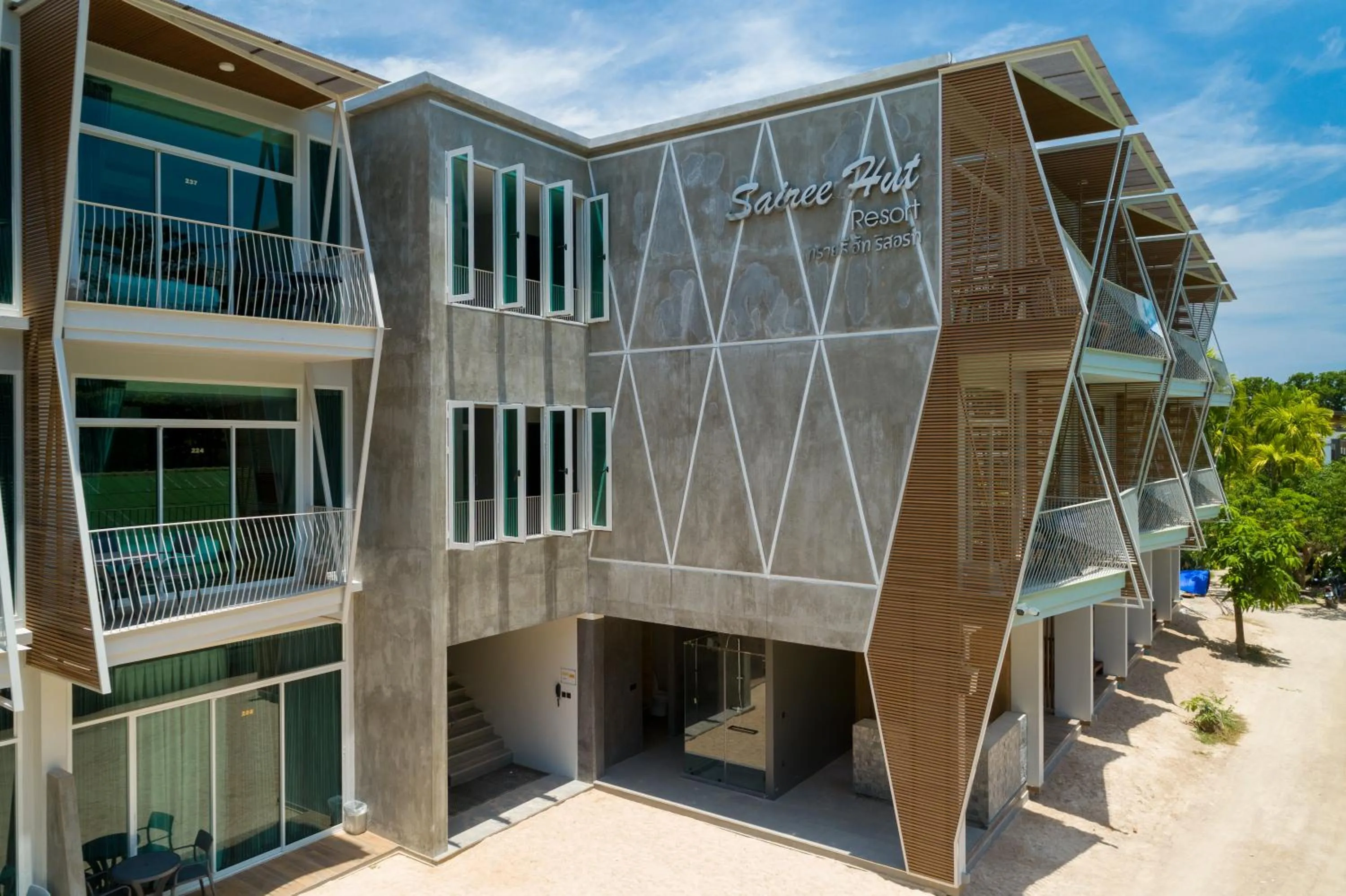 Property building in Sairee Hut Resort Koh Tao