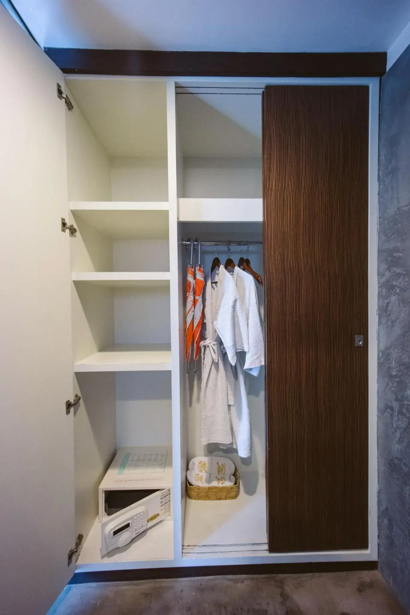 Deluxe Room in Sairee Hut Resort Koh Tao Deluxe Room in Sairee Hut Resort Koh Tao