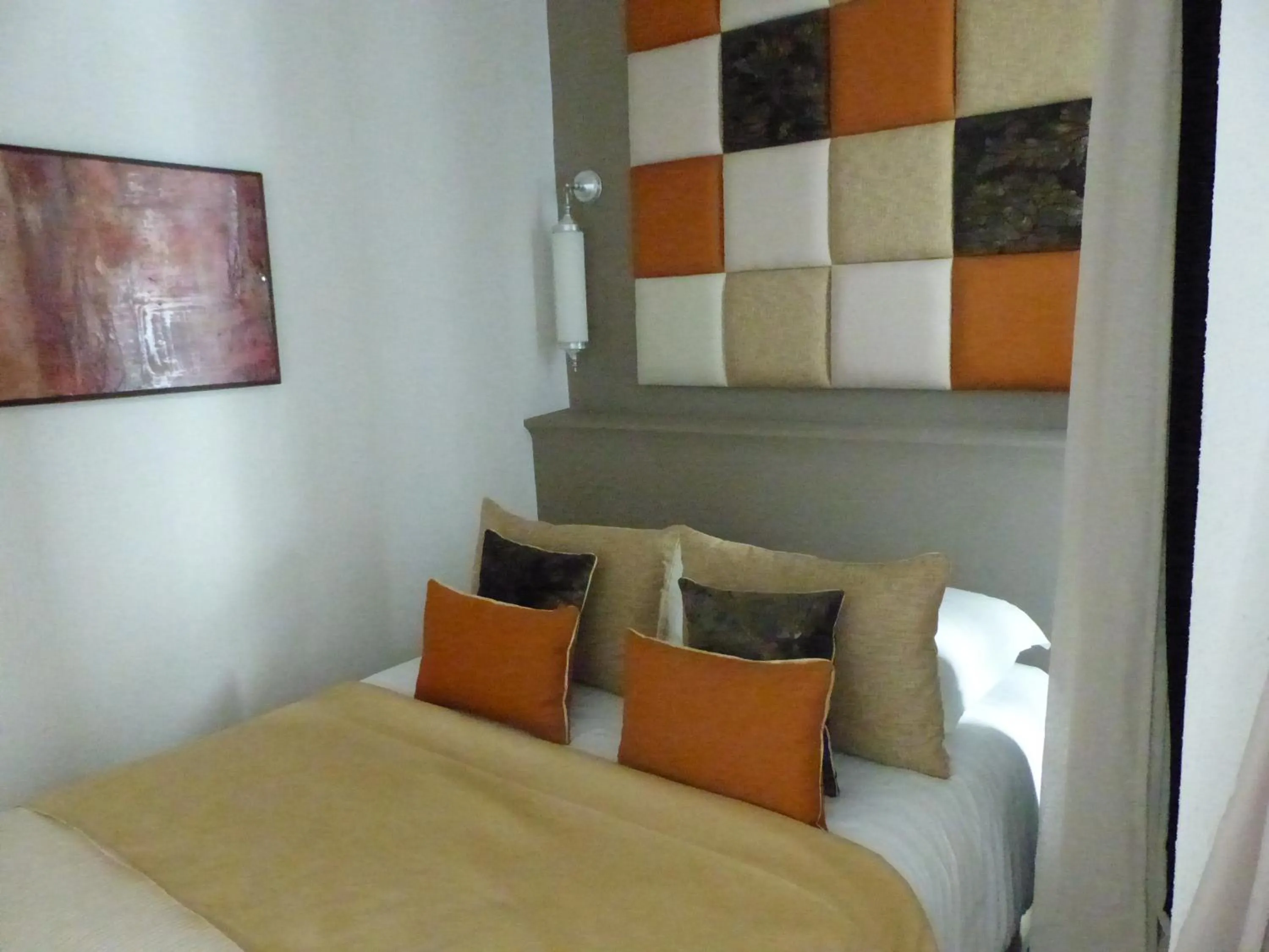 Photo of the whole room, Bed in Riad Tchina