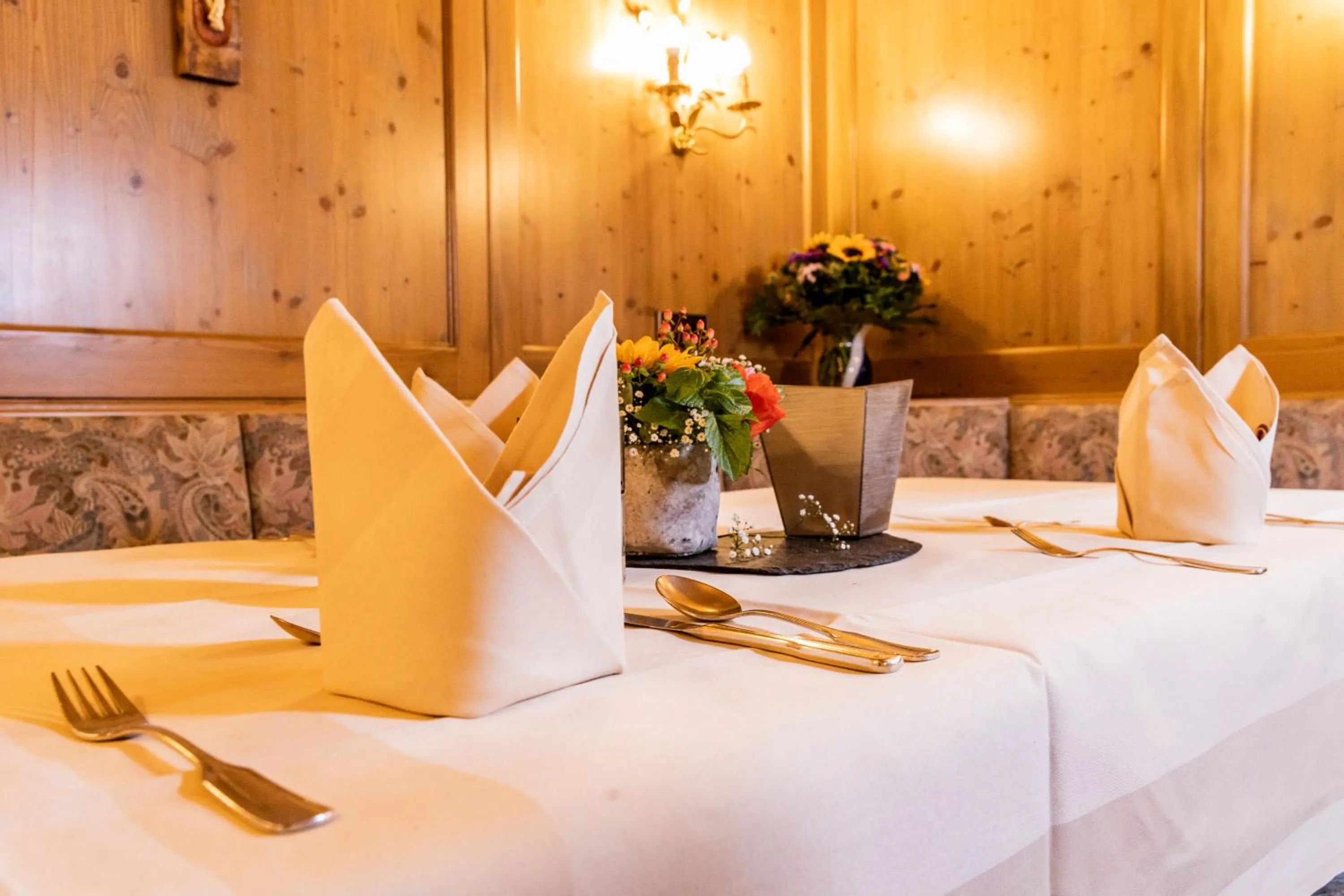 Restaurant/places to eat in Hotel & Gasthof Hubertushöhe - Ihr Hotel für Urlaub mit Hund