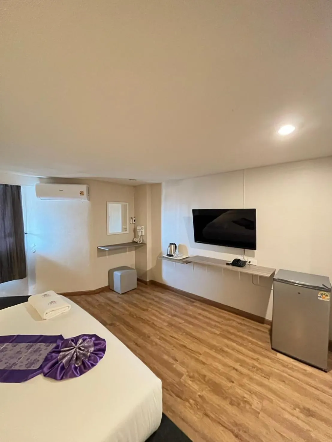 Bed in Sawasdee Siam Pattaya Hotel