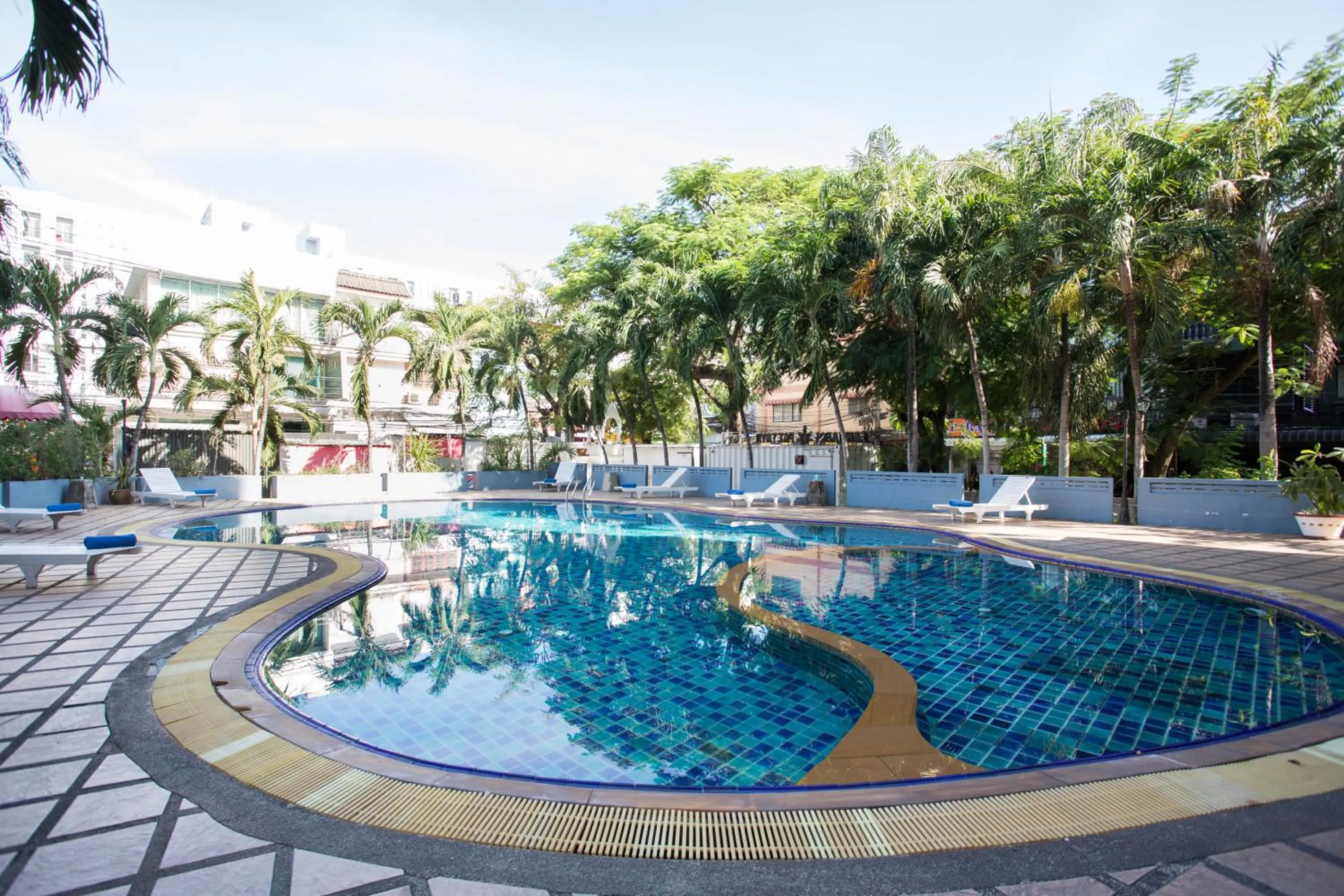 Swimming pool in Sawasdee Siam Pattaya Hotel