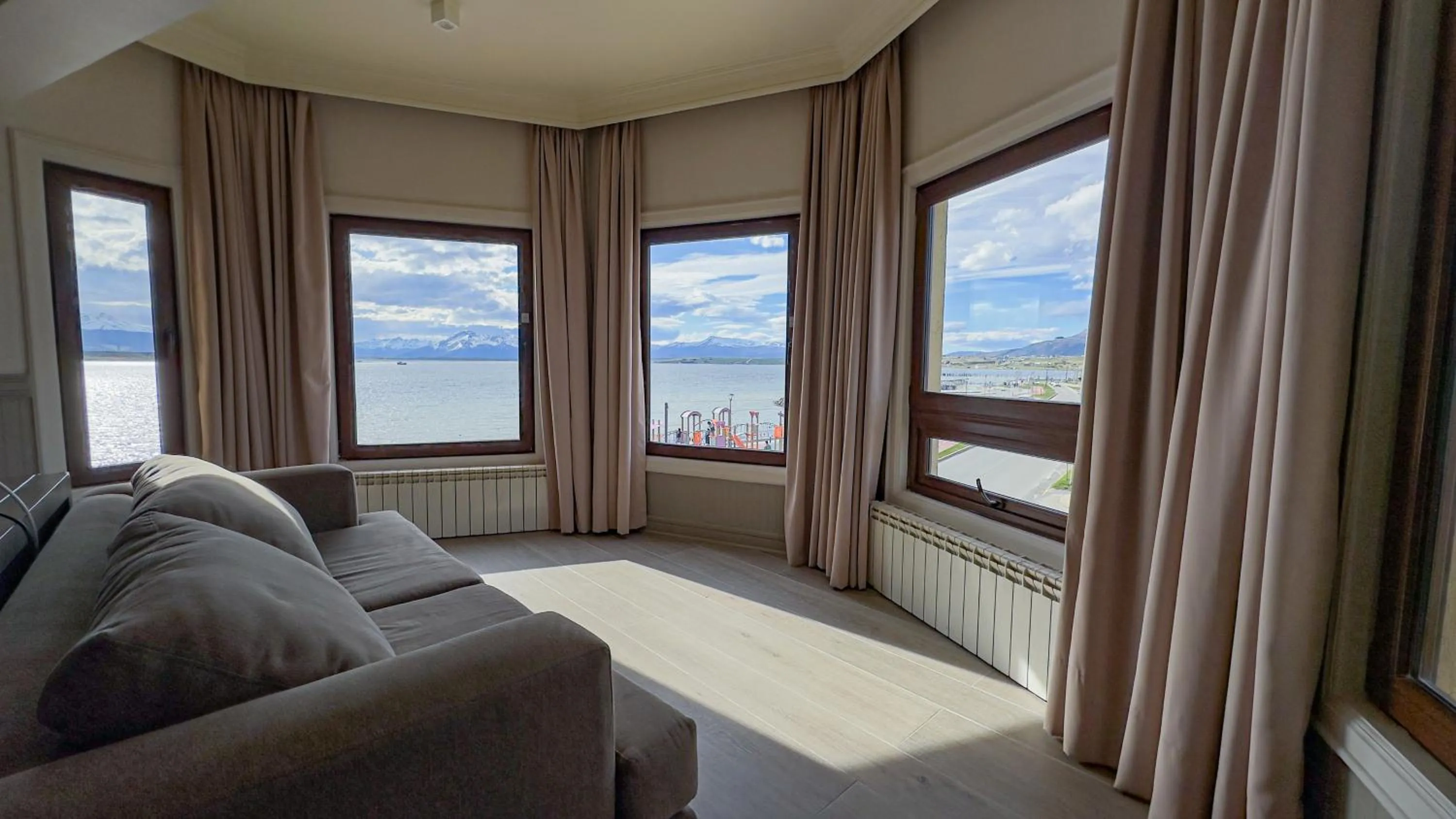Seating area in Hotel Costaustralis