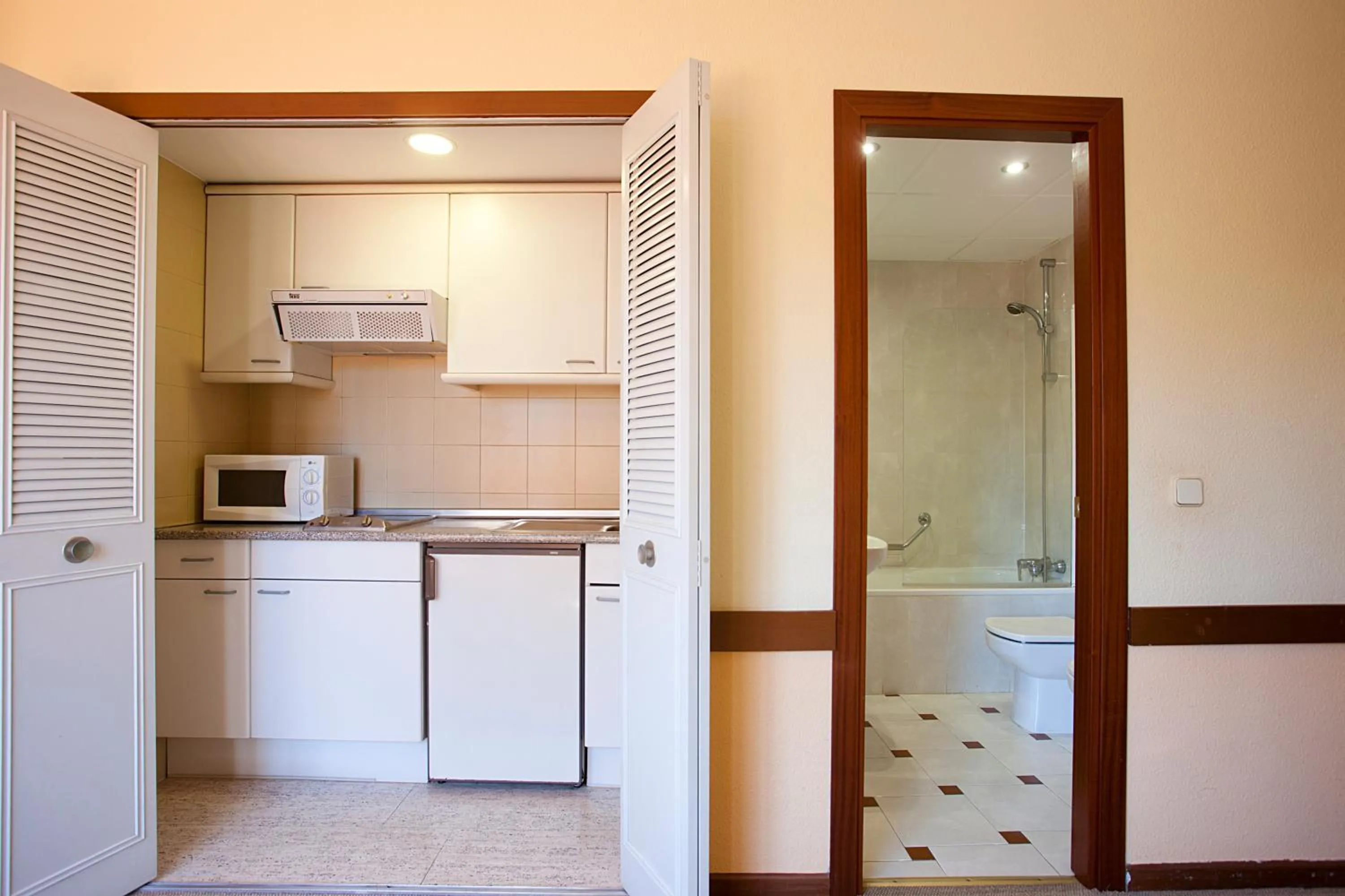 Kitchen or kitchenette in Espahotel Plaza Basílica