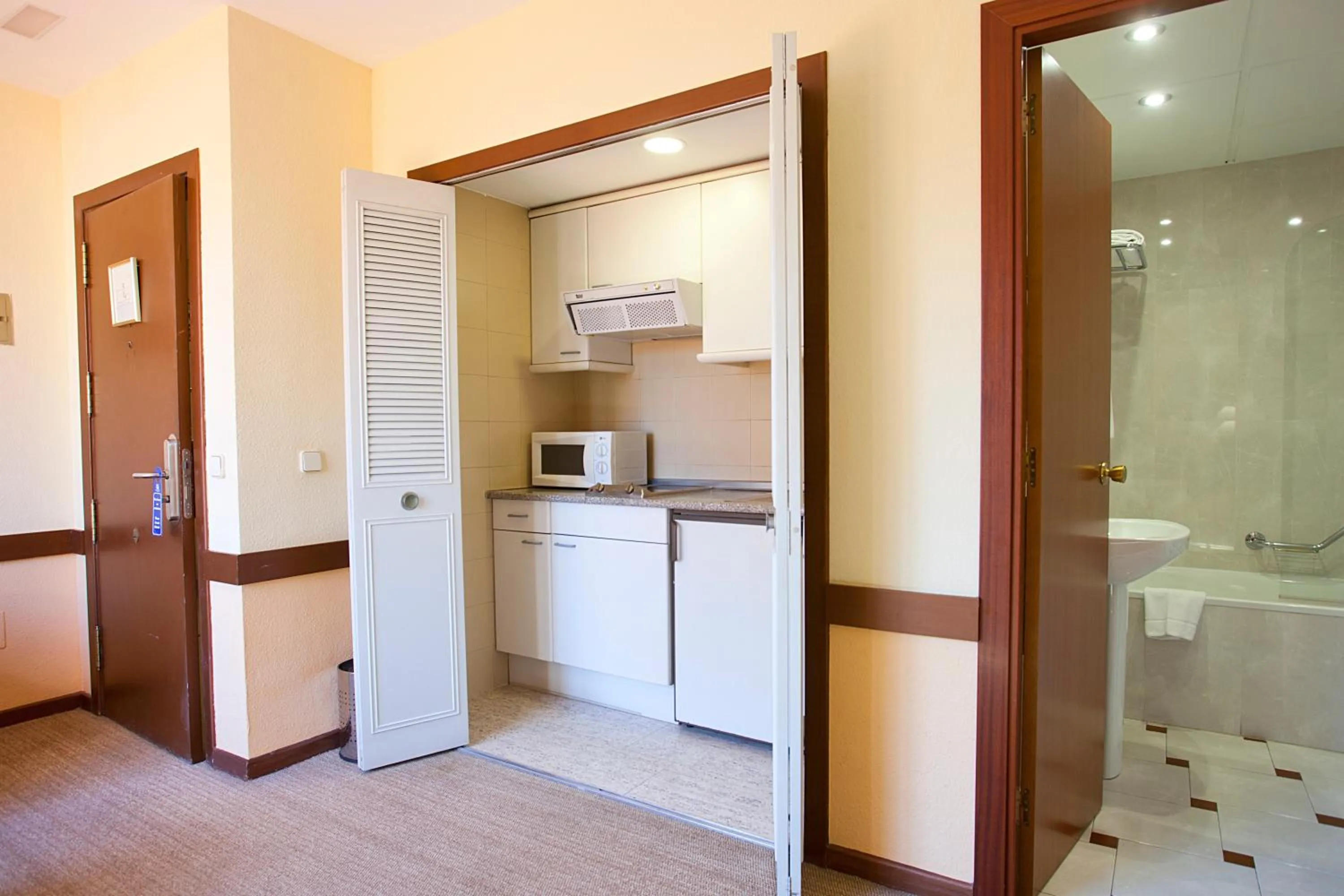 Kitchen or kitchenette in Espahotel Plaza Basílica