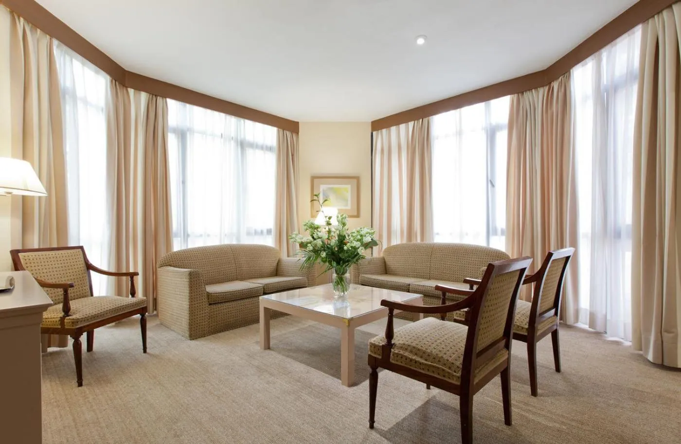 Seating area in Espahotel Plaza Basílica