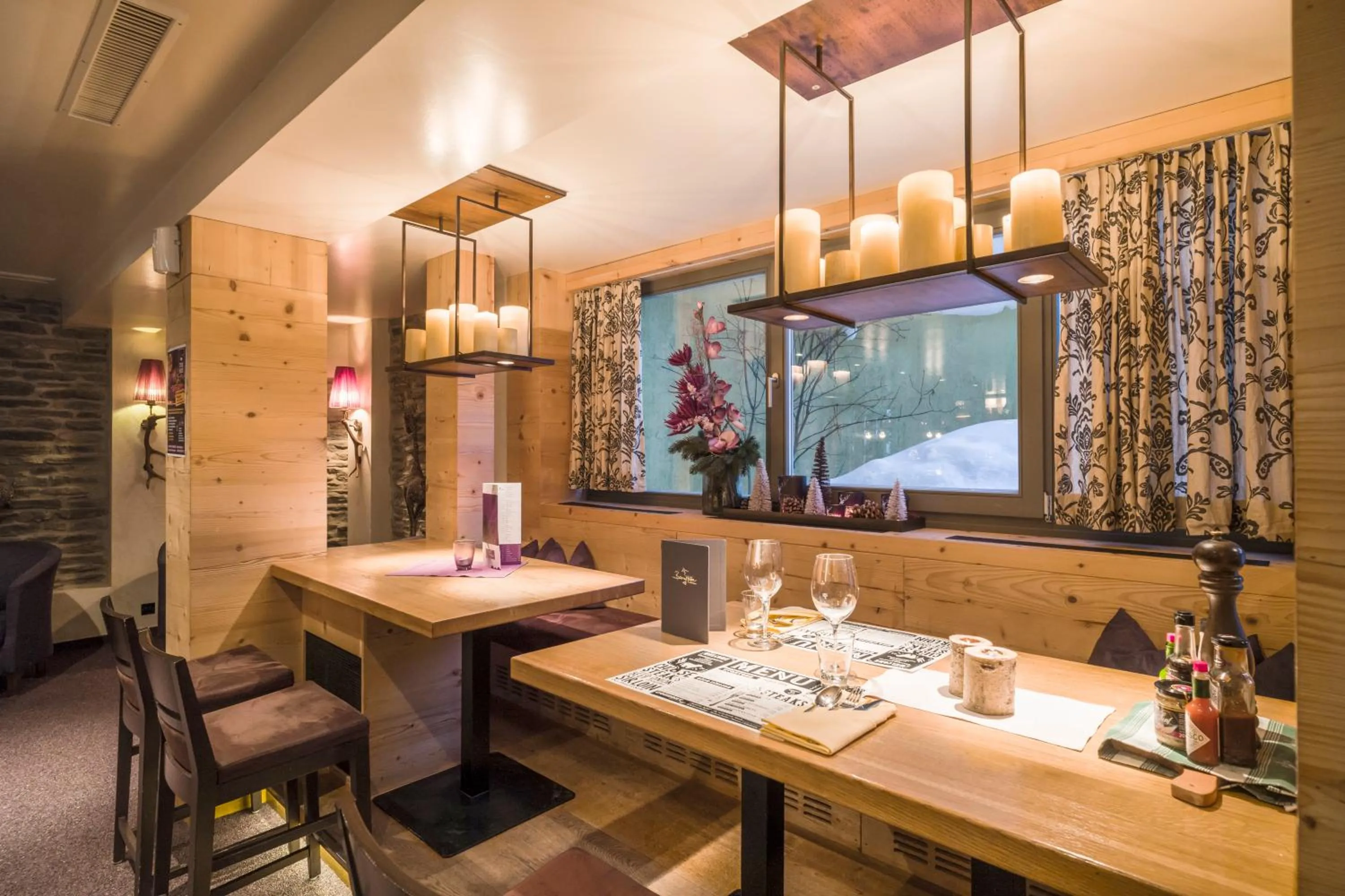 Lounge or bar in Berghotel Hochfügen