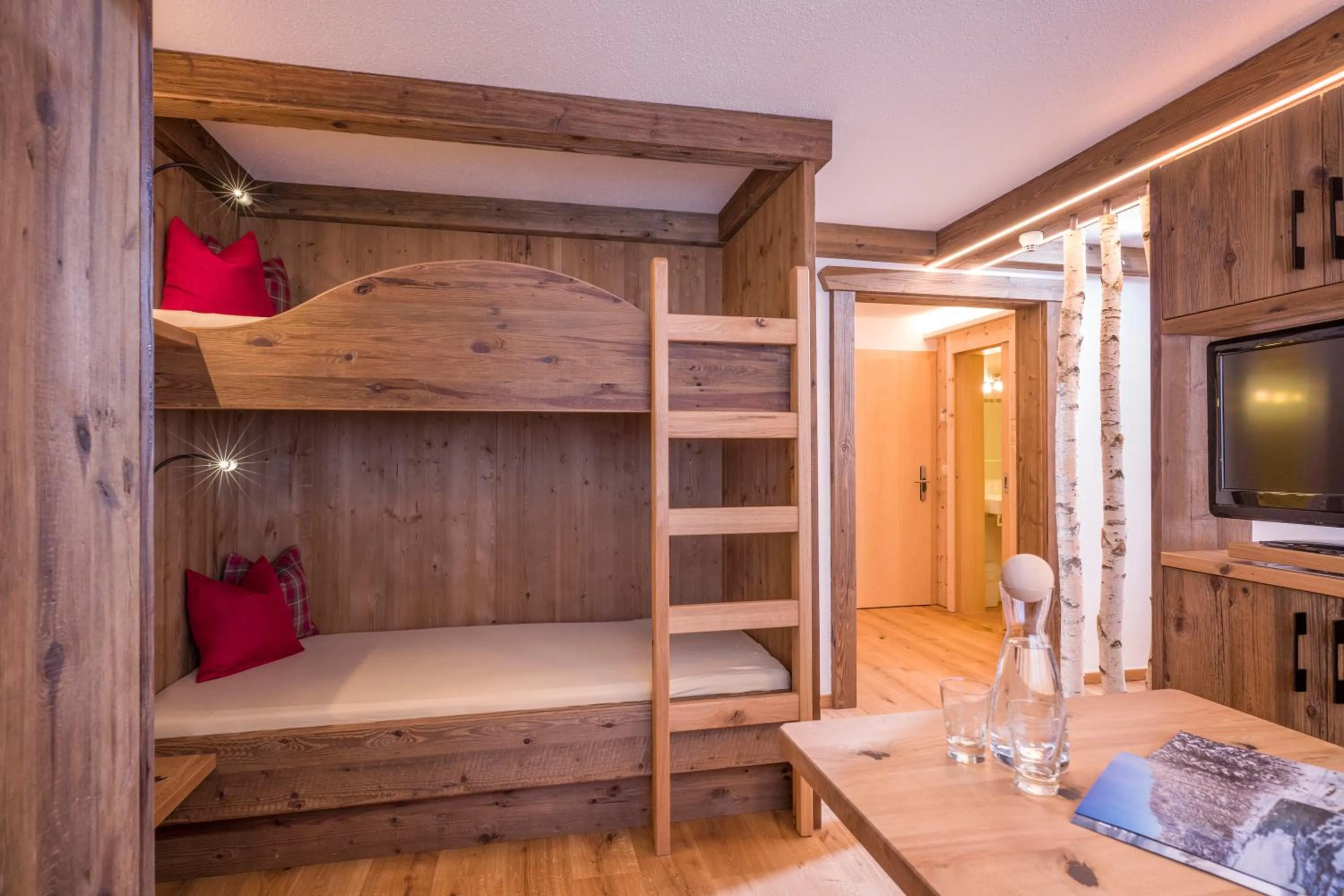 bunk bed, Bed in Berghotel Hochfügen