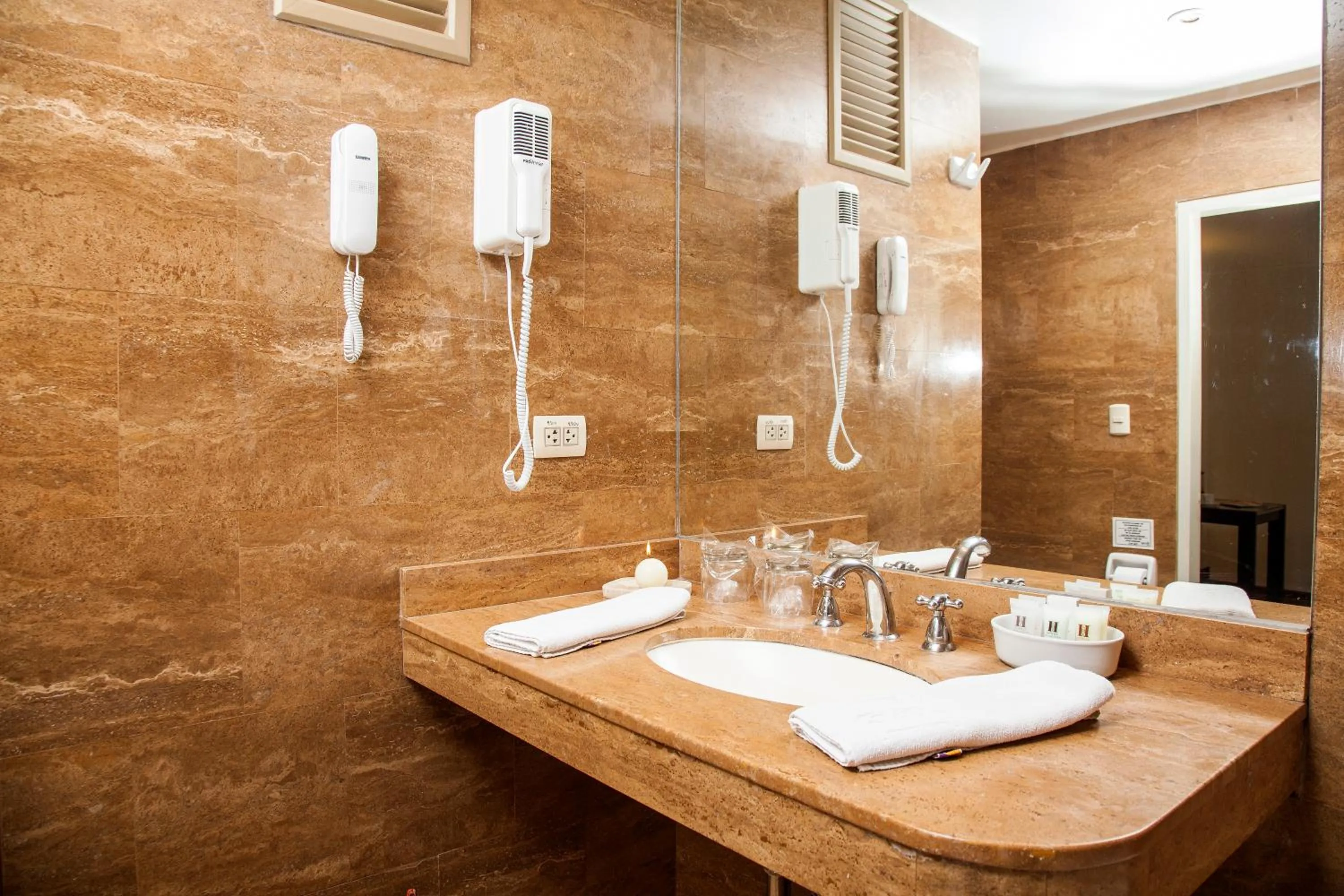 Family Room (2 Adults + 2 Children) in San Agustin Exclusive