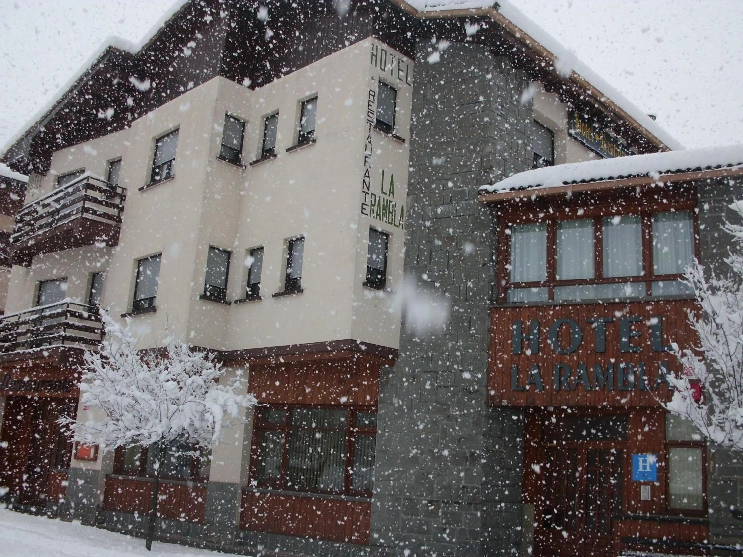 Facade/entrance in Hotel La Rambla