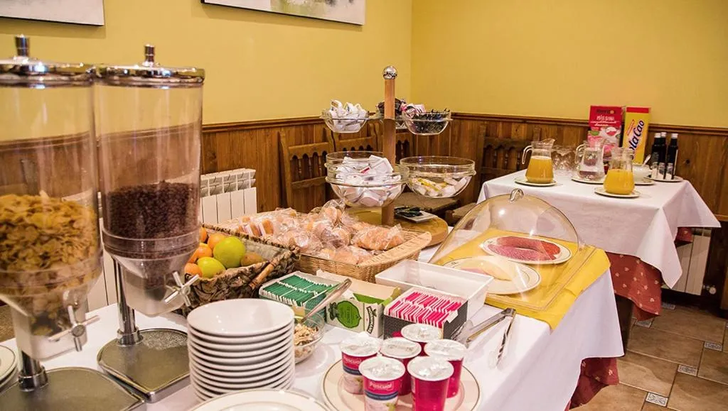 Buffet breakfast in Hotel La Rambla