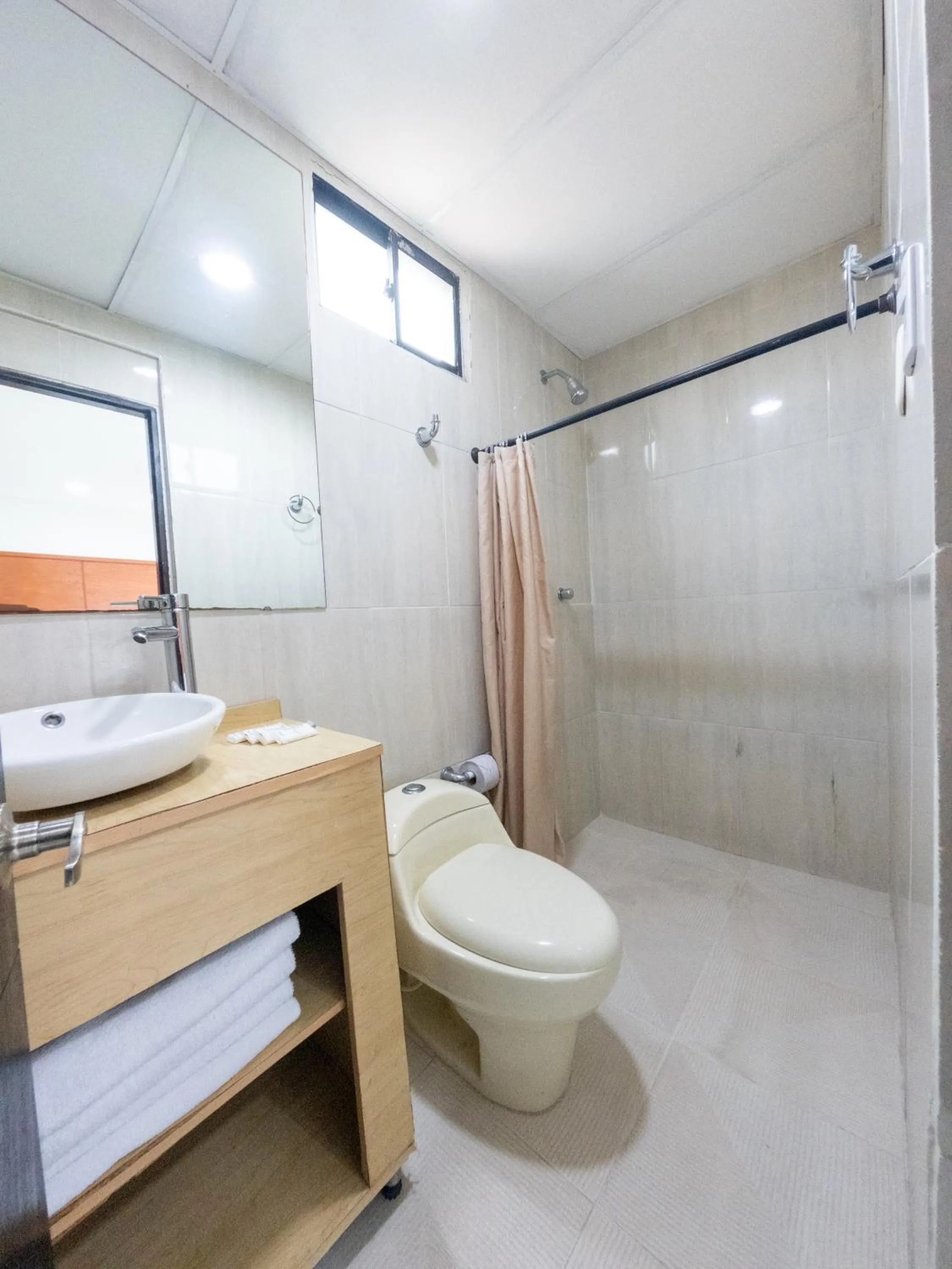 Toilet in Hotel Caribe Plaza Barranquilla