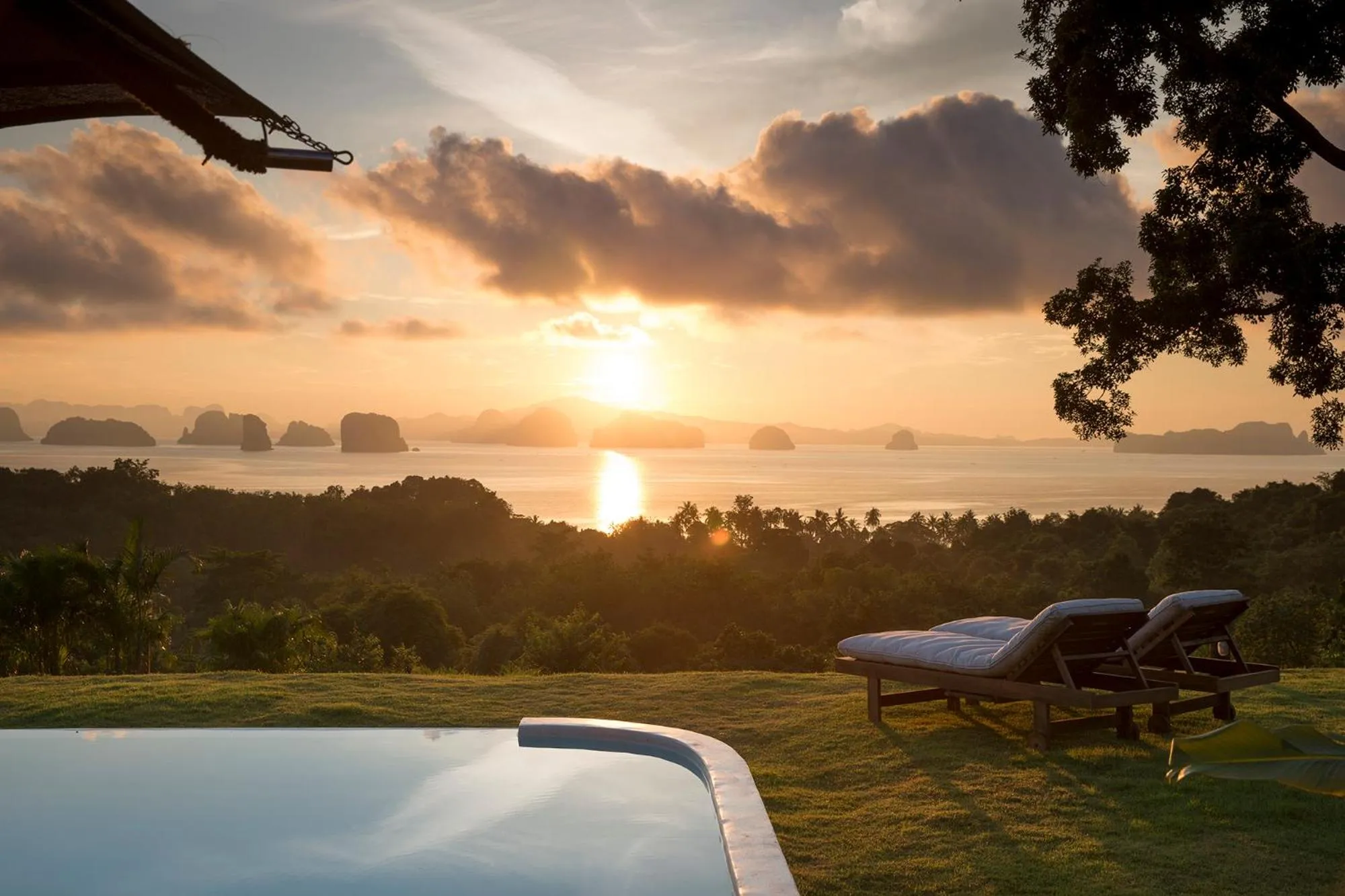 Sunrise in 9 Hornbills Tented Camp