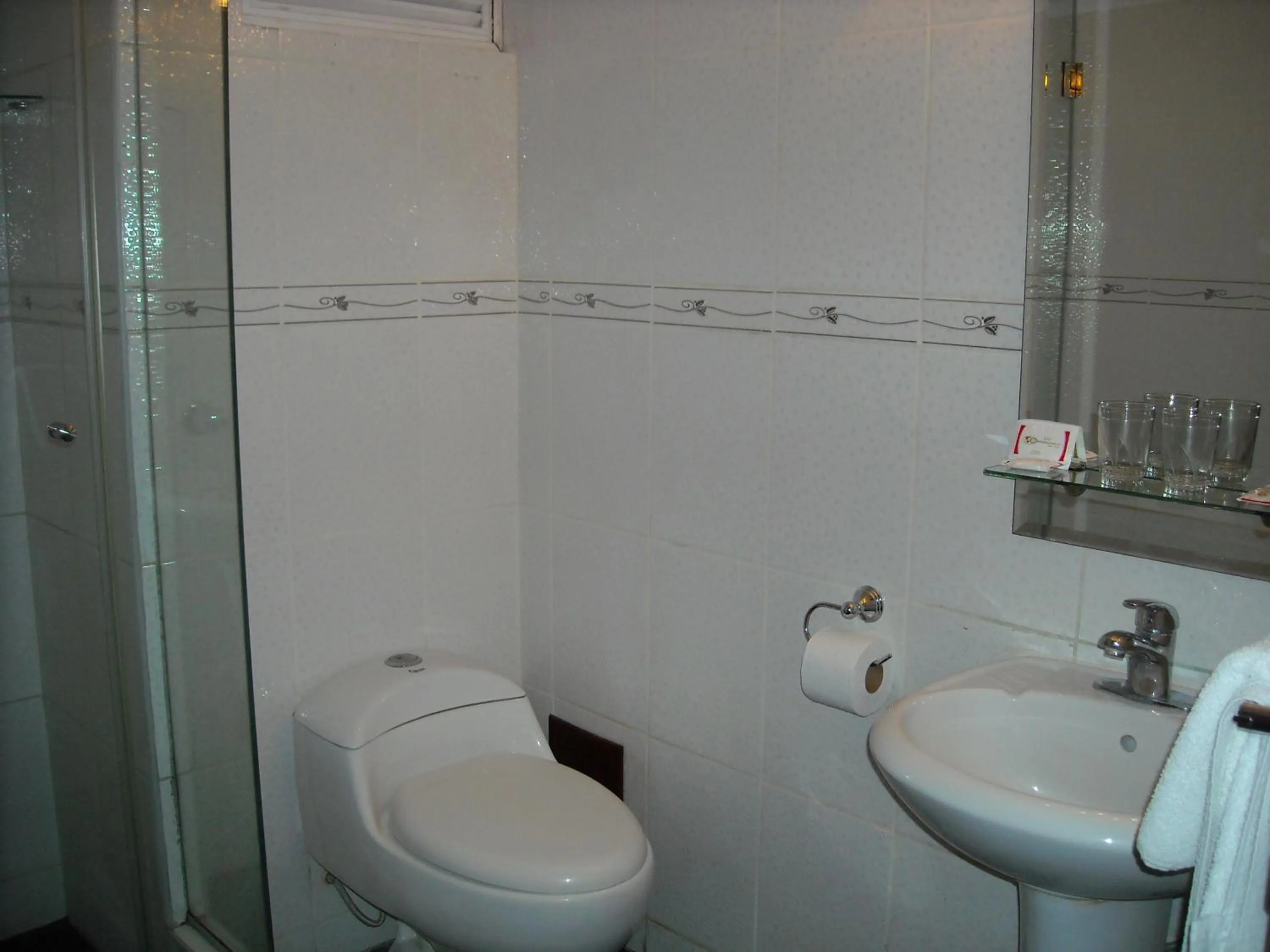 Bathroom in Hotel Continental Lima