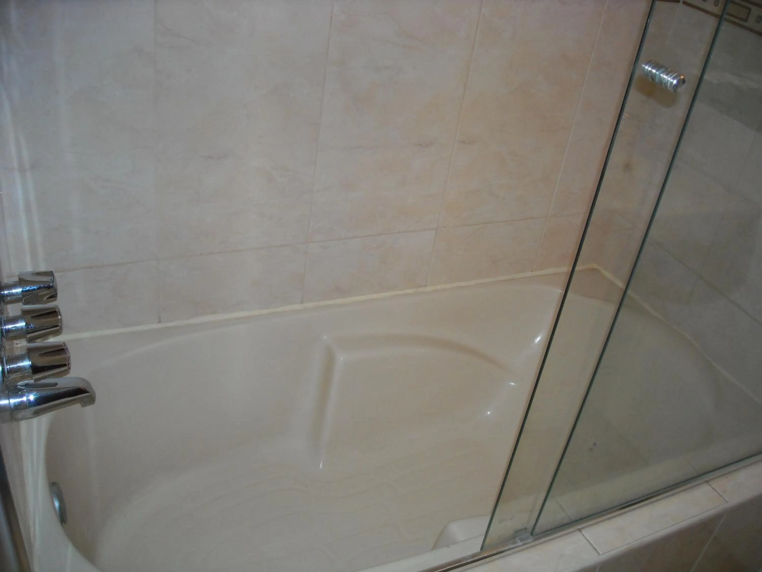 Bathroom in Hotel Continental Lima