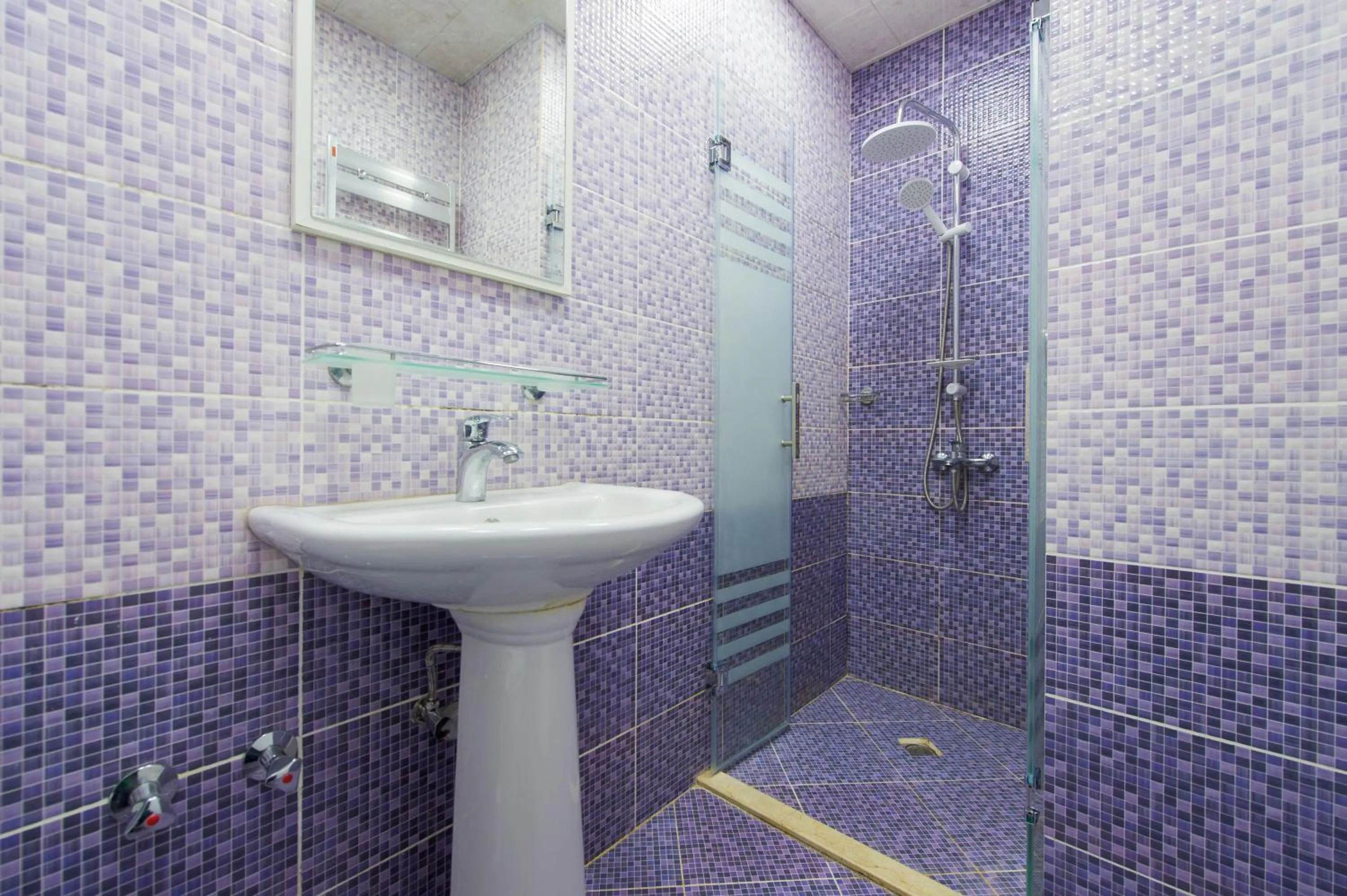 Shower in Two Seasons Boutique Hotel Baku