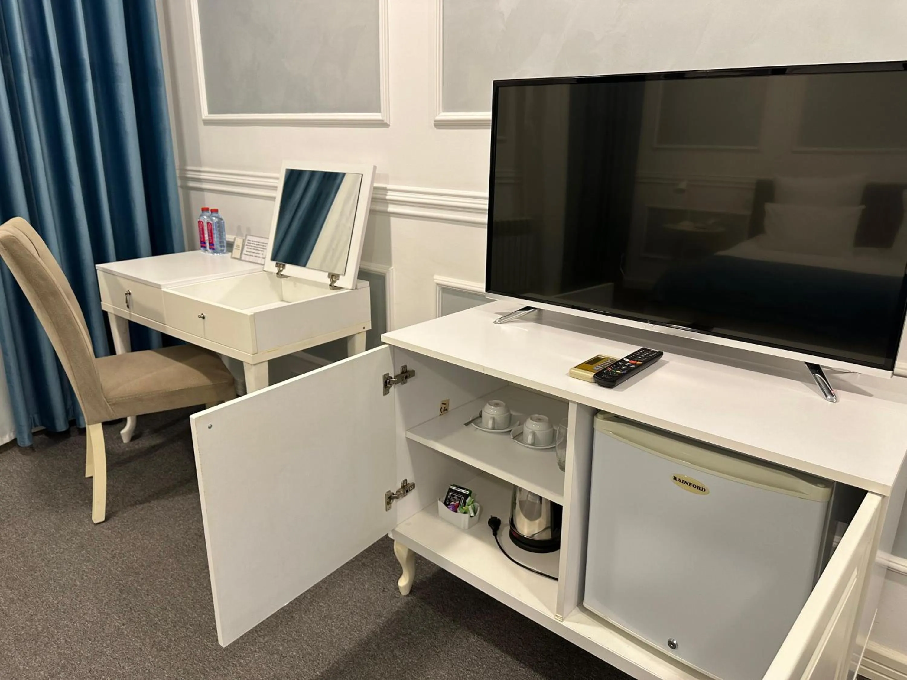 TV and multimedia in Two Seasons Boutique Hotel Baku