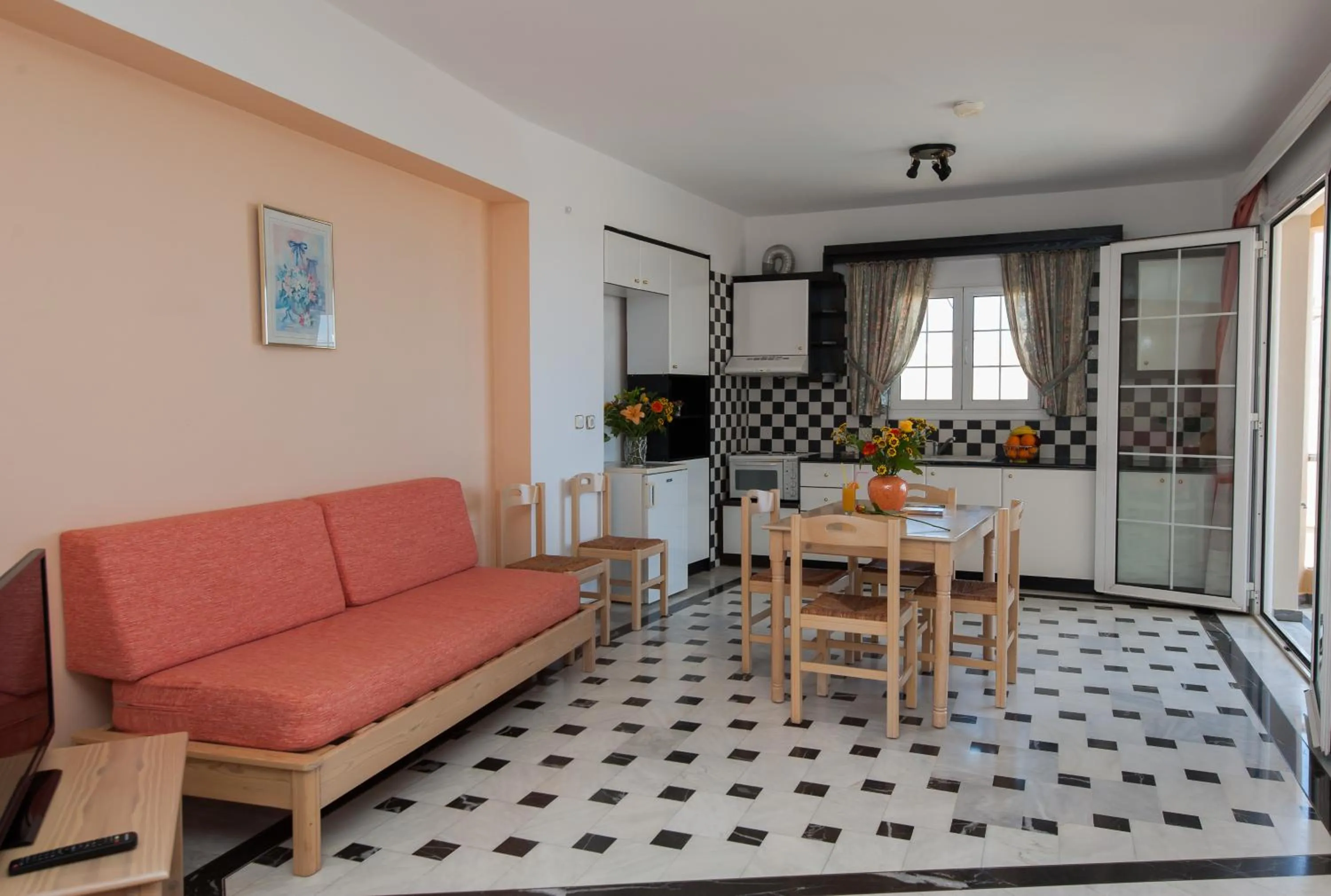 Kitchen or kitchenette in Sunrise Apartments