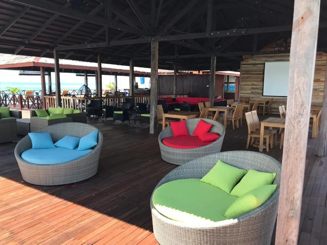 Lounge or bar in Borneo Divers Mabul Resort