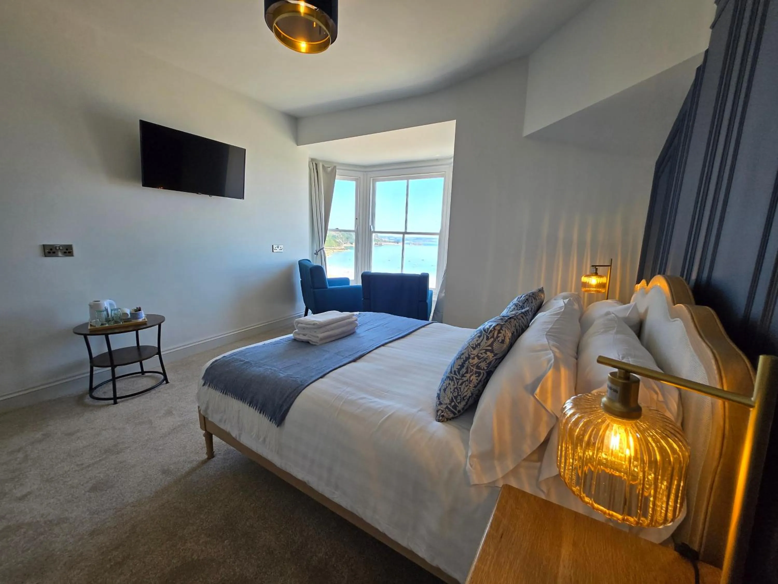 Photo of the whole room, Bed in Royal Lion Hotel