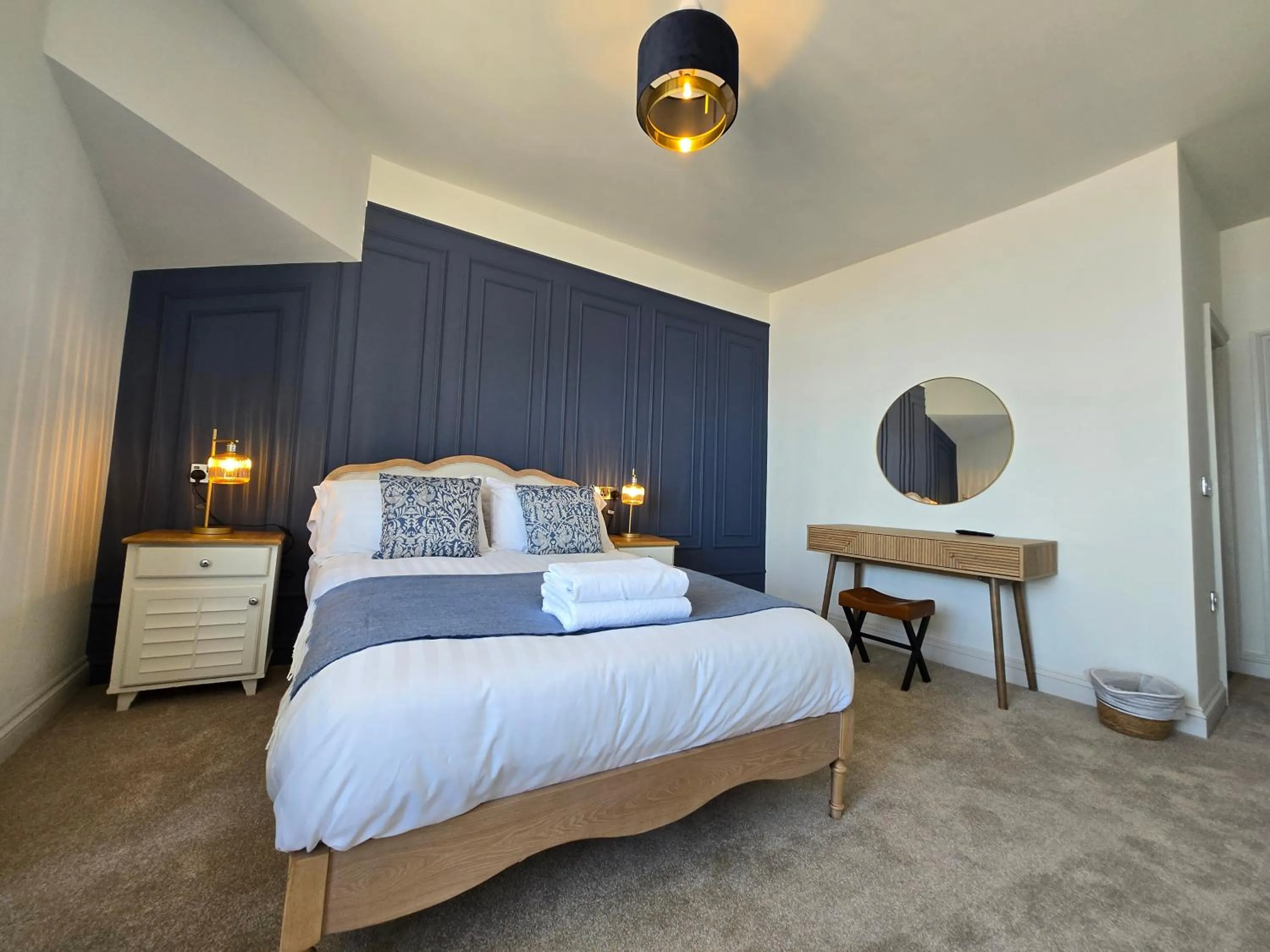 Photo of the whole room, Bed in Royal Lion Hotel