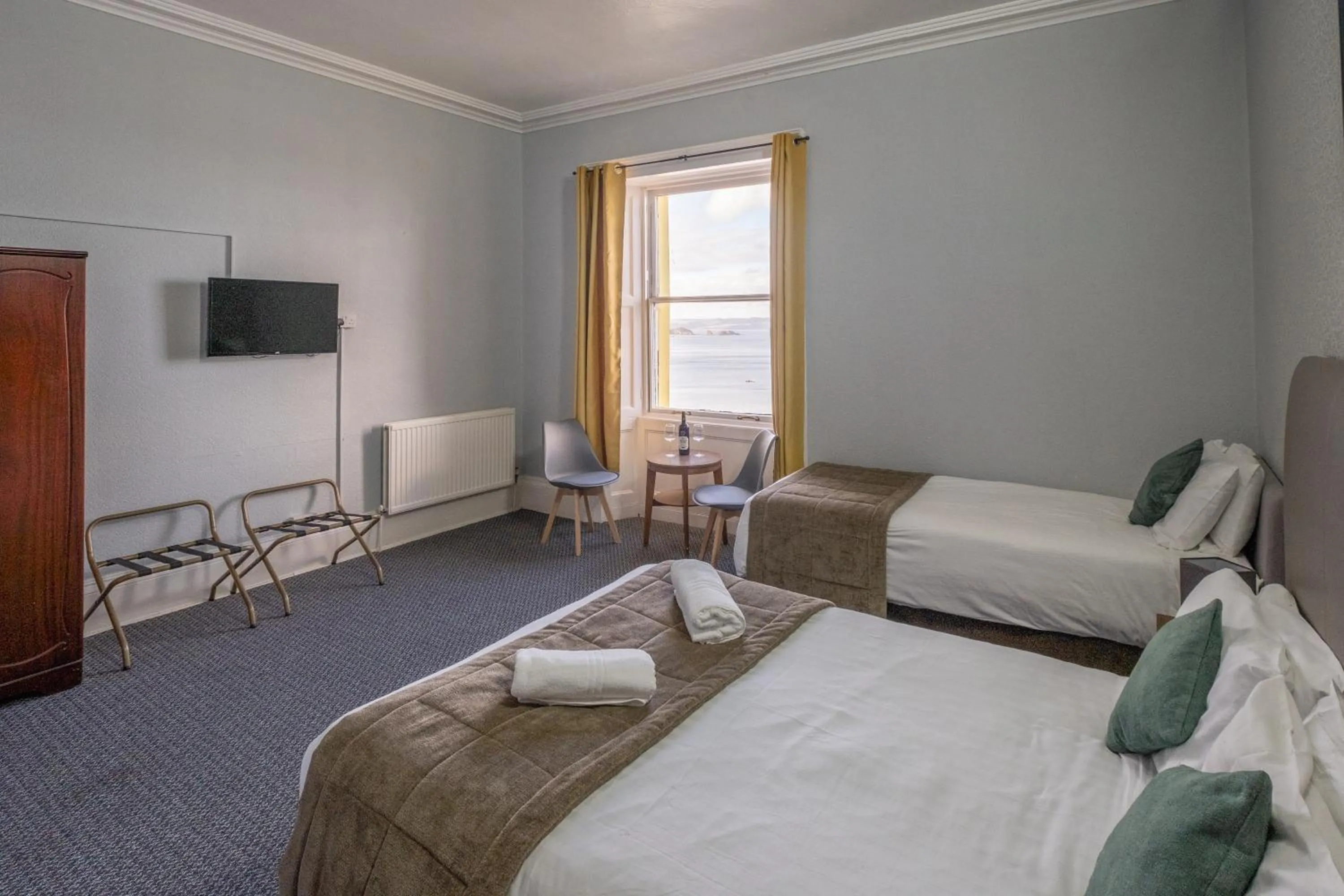 Bed in Royal Lion Hotel