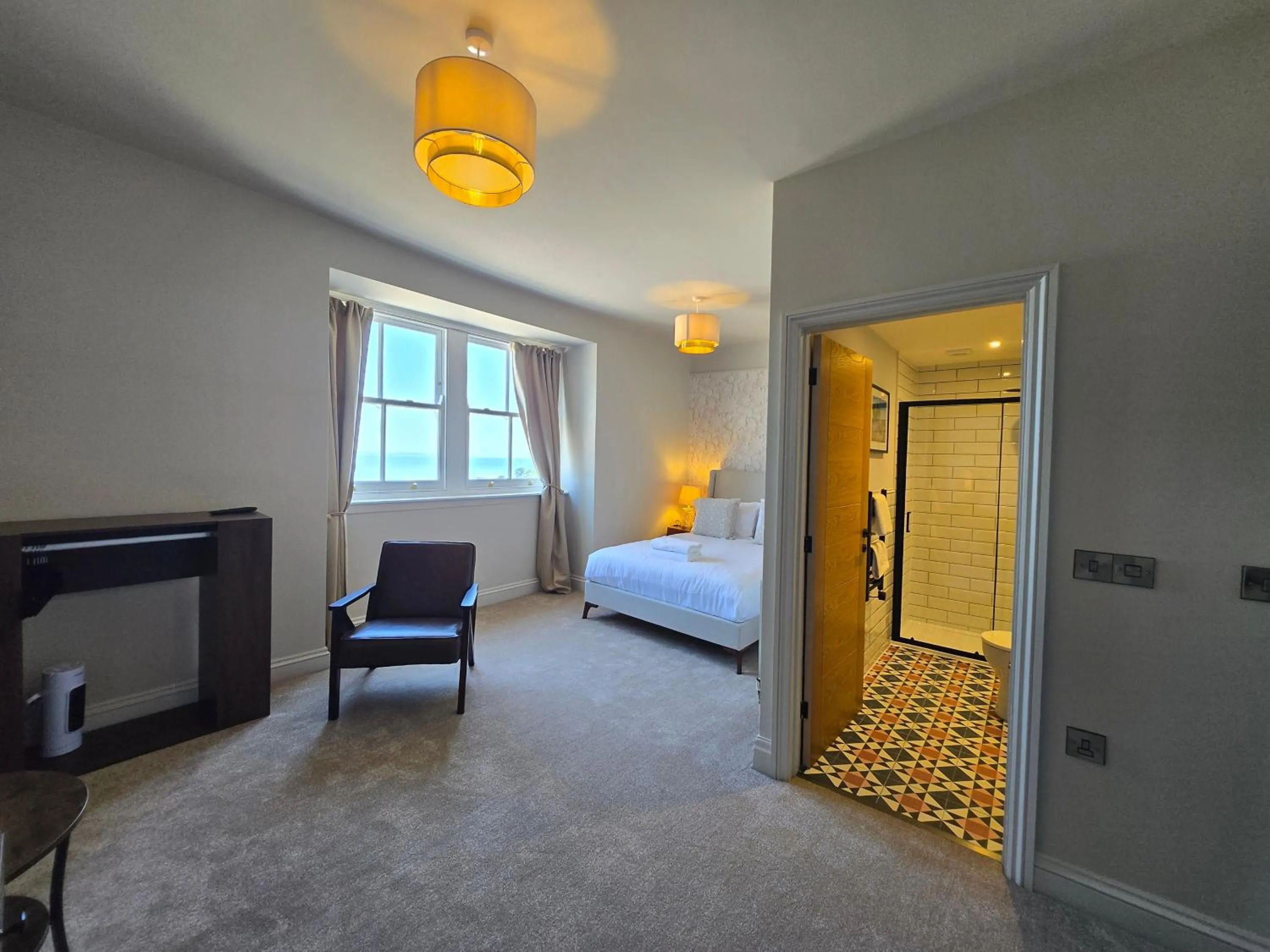 Photo of the whole room, Bed in Royal Lion Hotel