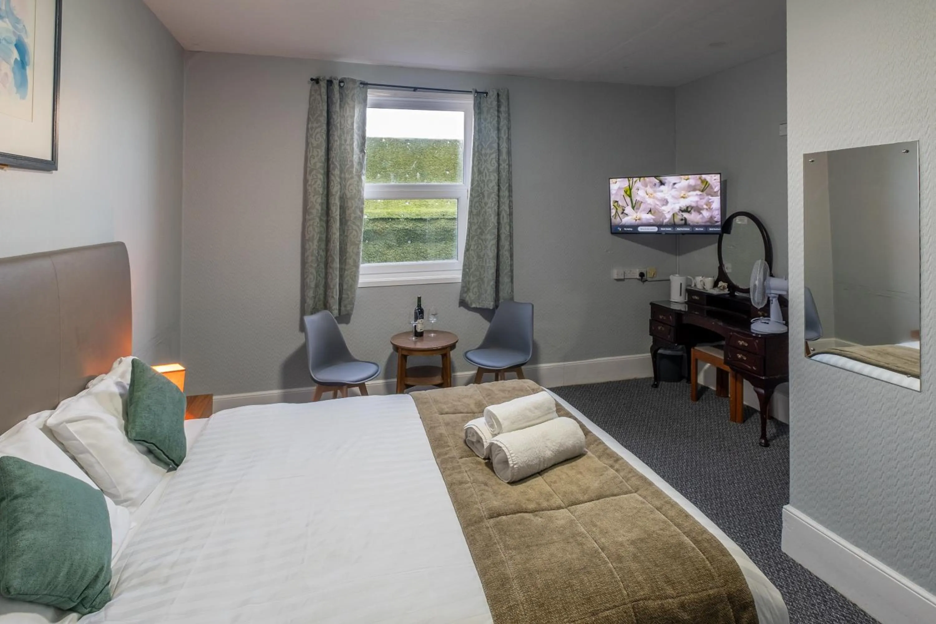 Bed in Royal Lion Hotel