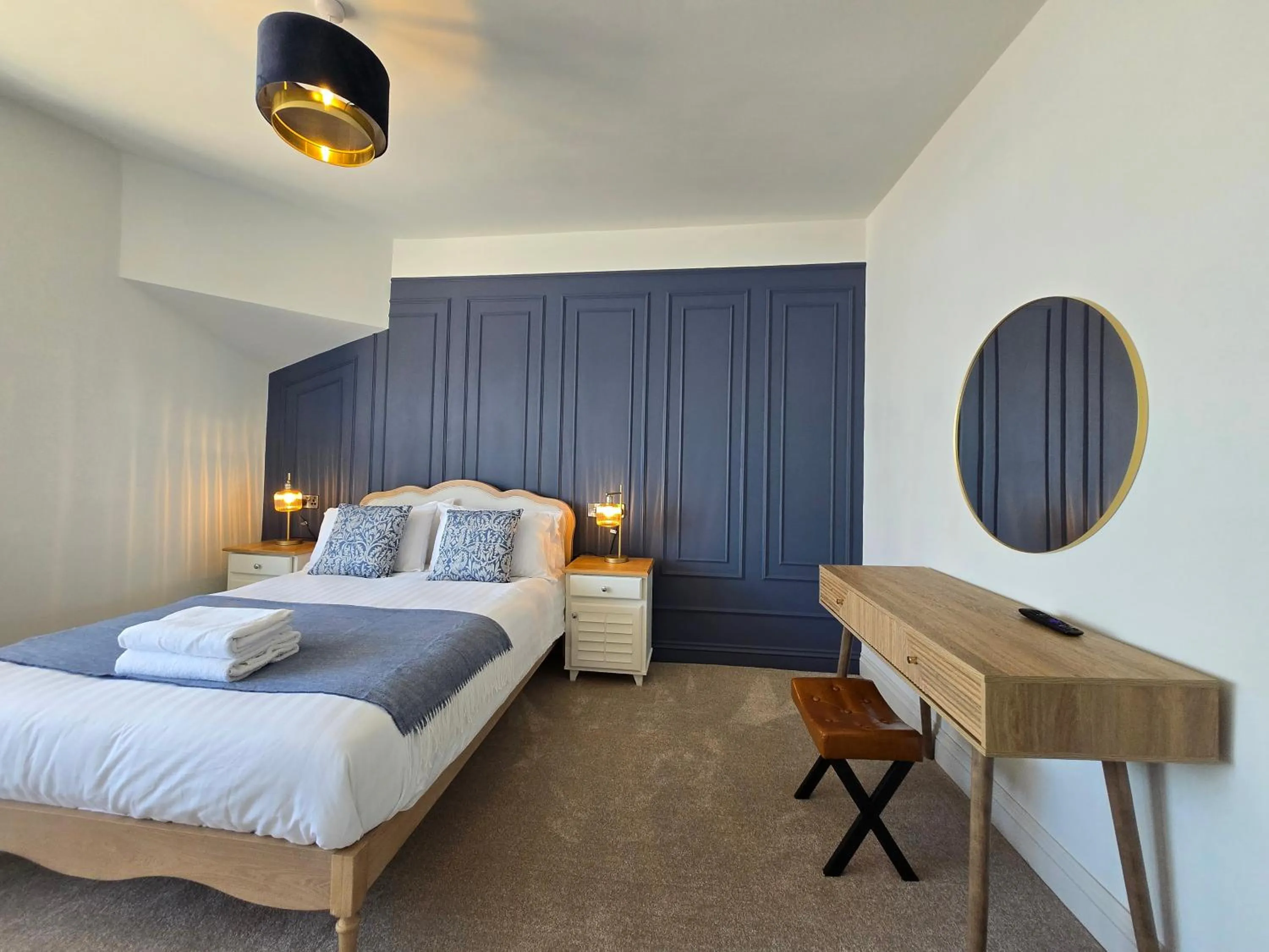 Photo of the whole room, Bed in Royal Lion Hotel